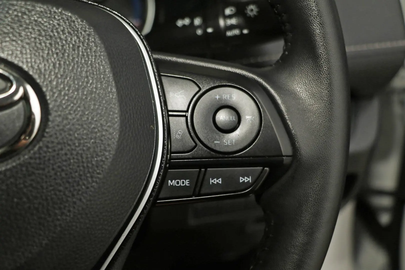 2025 Toyota RAV4 Gallery Image 17