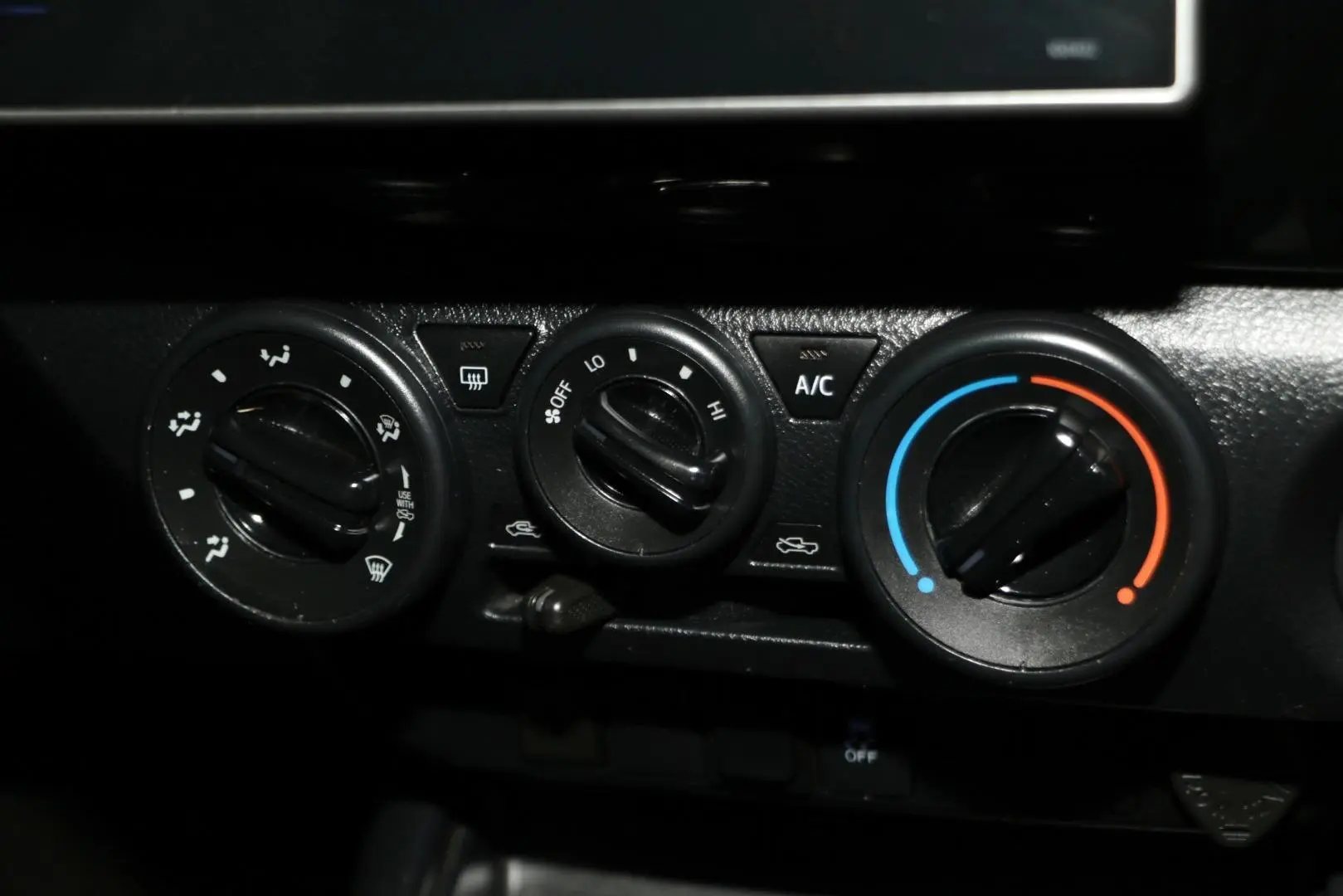 2019 Toyota Hilux Gallery Image 22