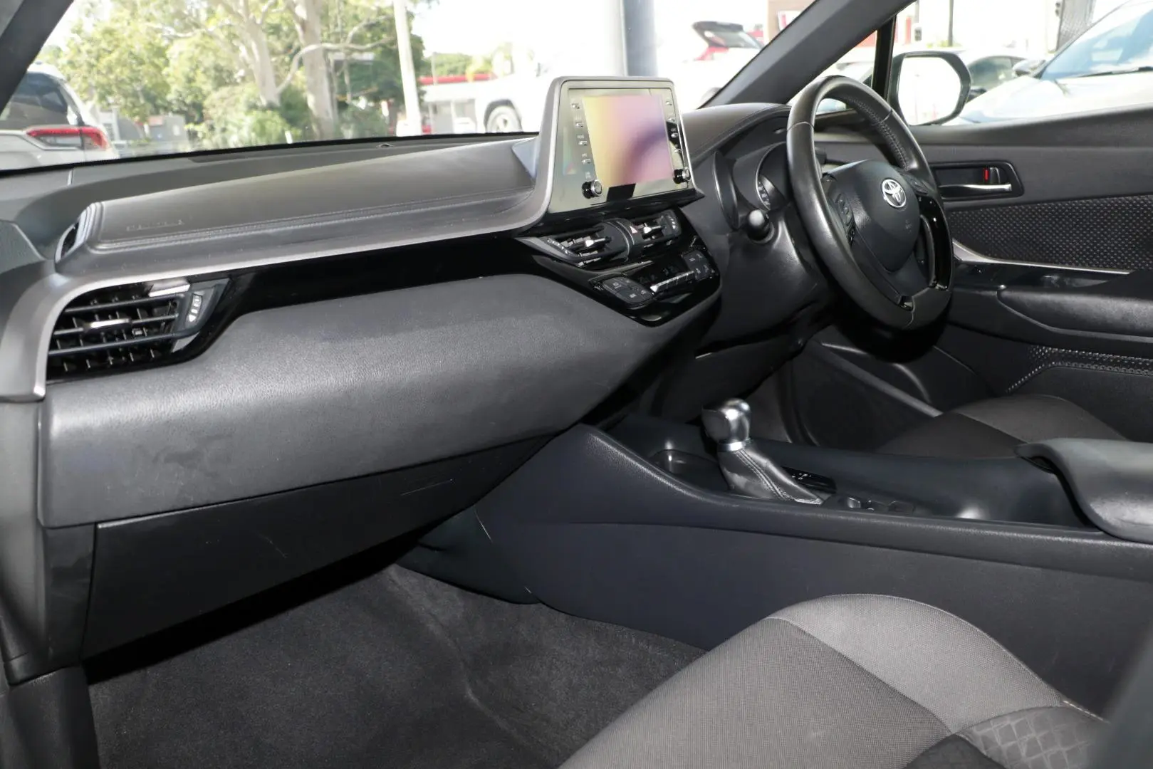 2022 Toyota C-HR Gallery Image 7