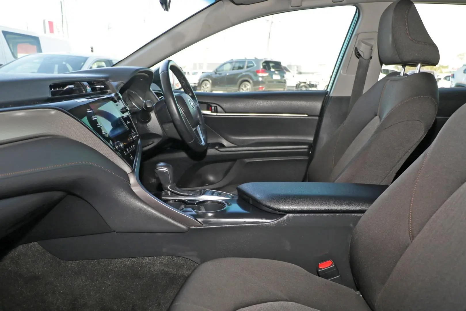 2018 Toyota Camry Gallery Image 8