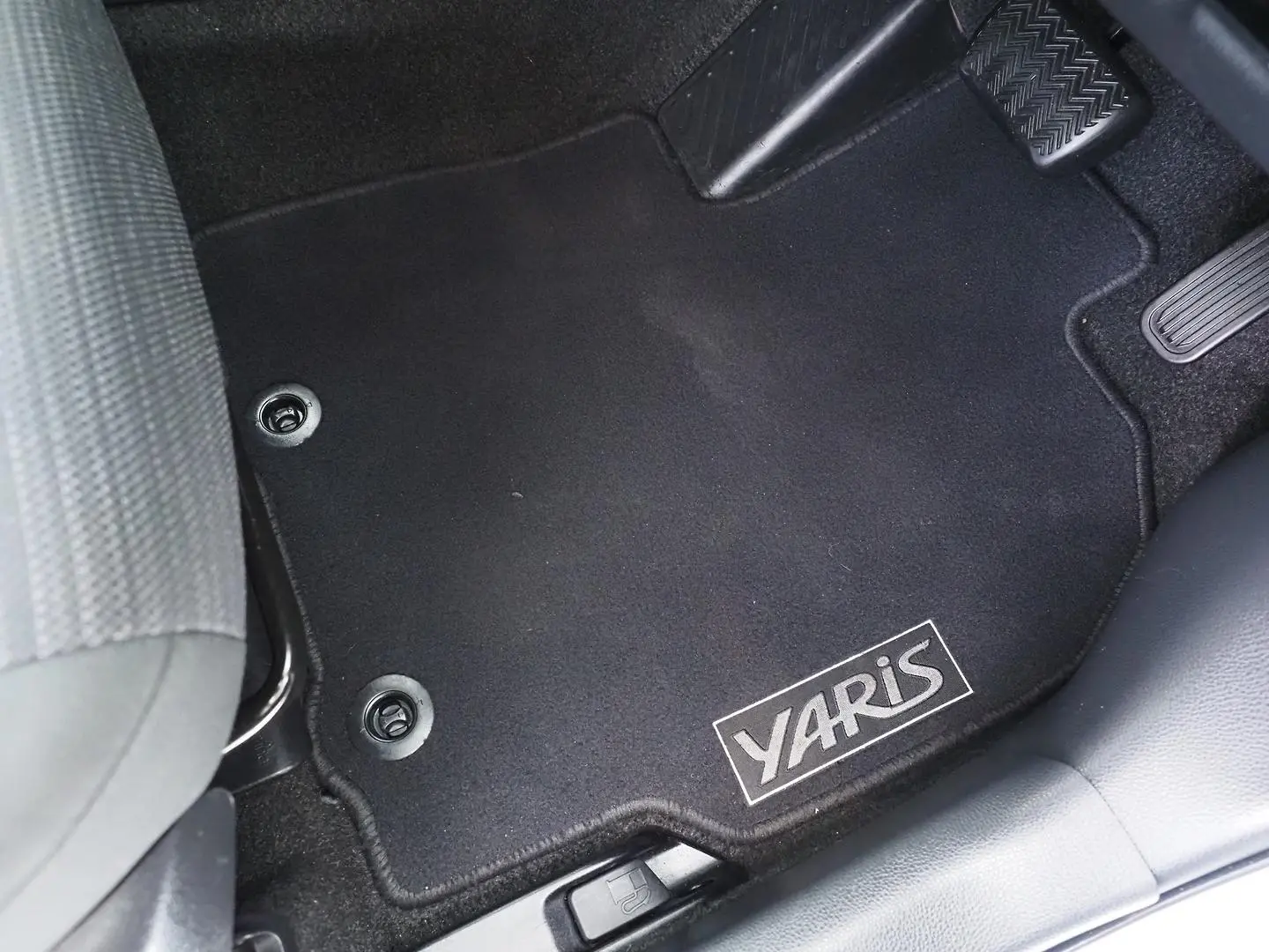 2023 Toyota Yaris Gallery Image 17