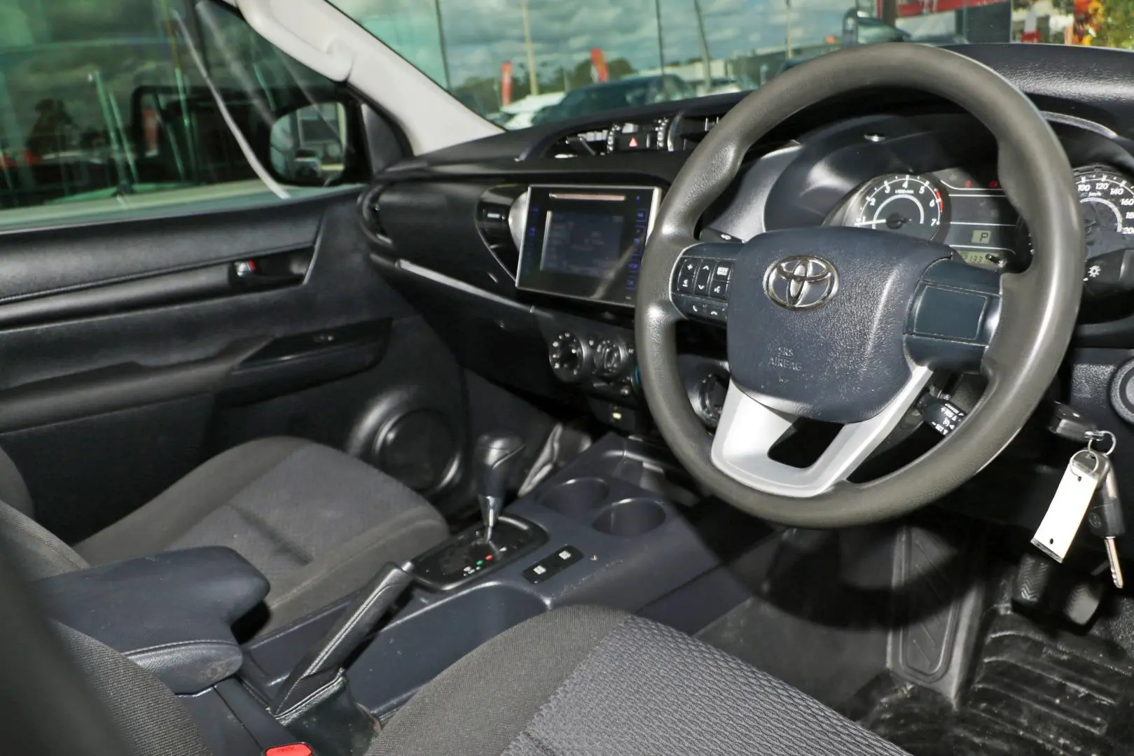 2016 Toyota Hilux Gallery Image 9