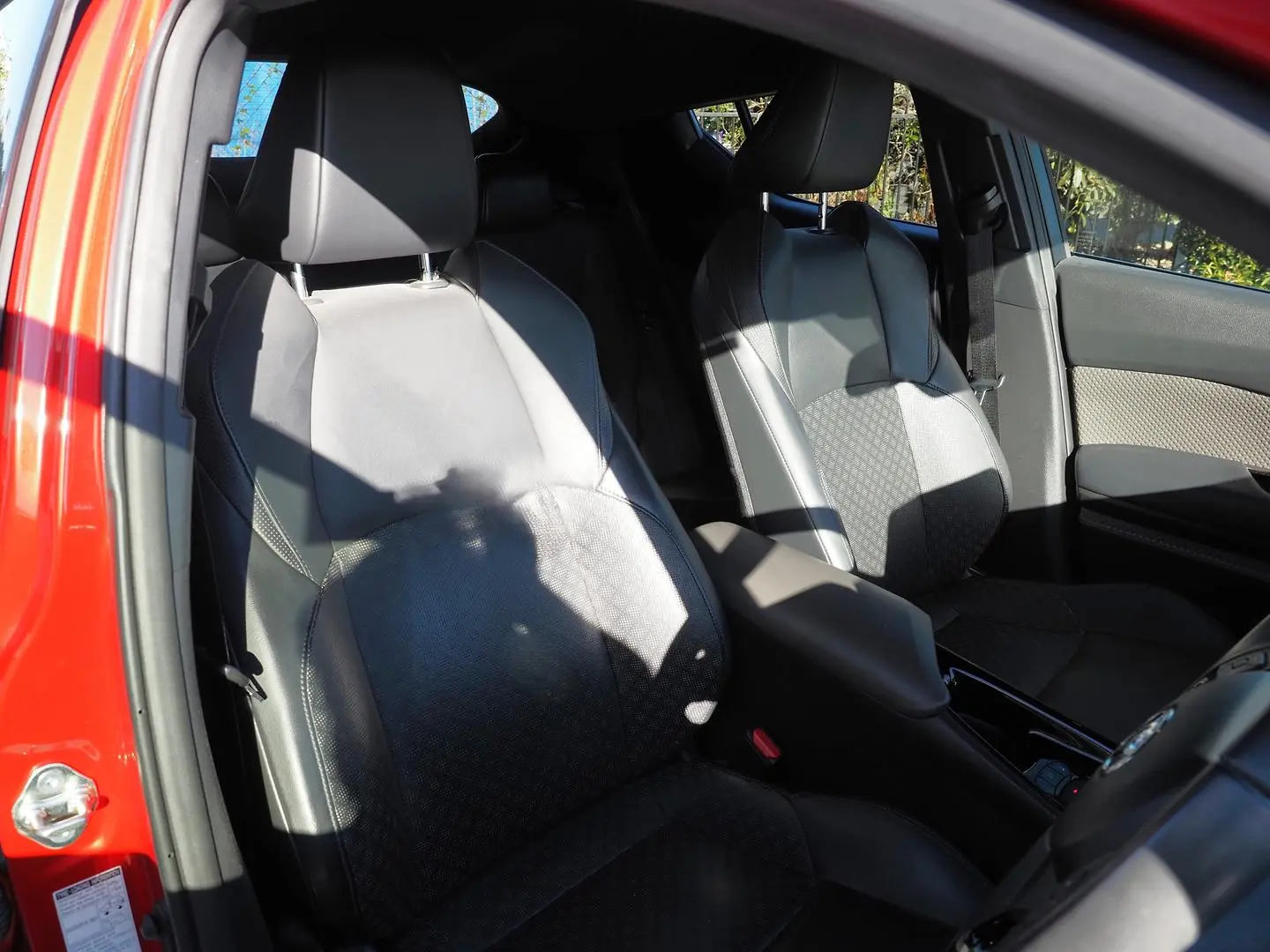 2022 Toyota C-HR Gallery Image 12