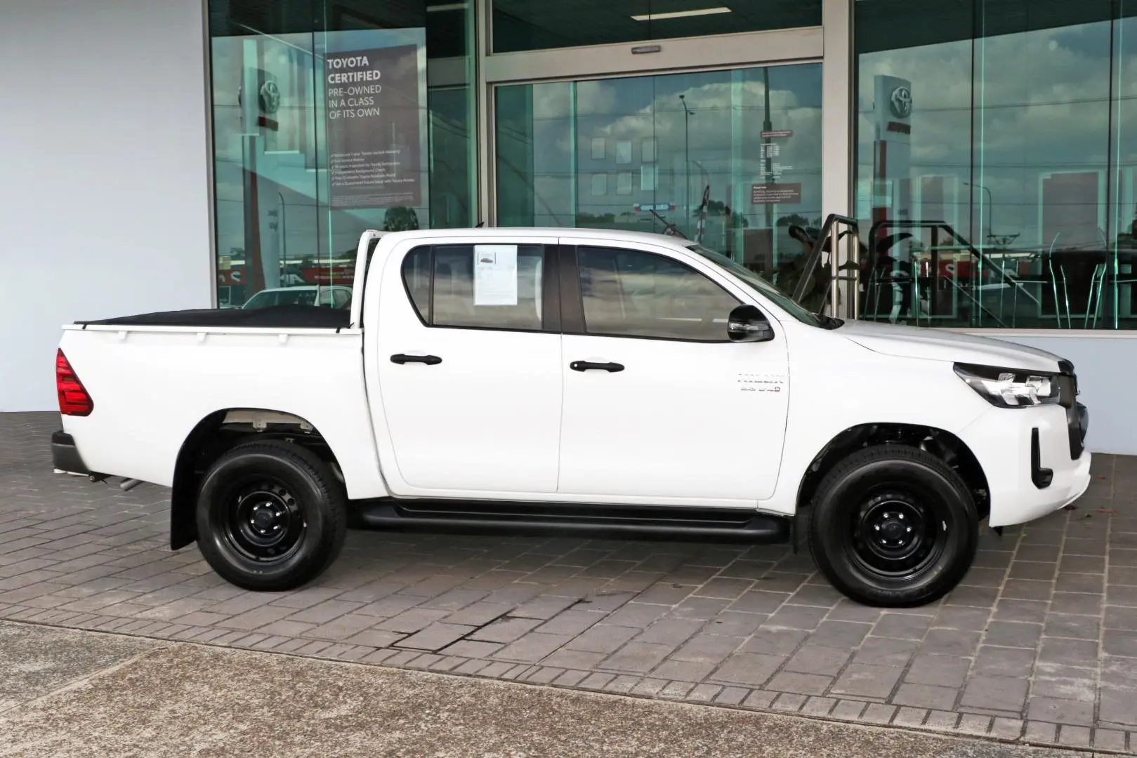 2021 Toyota Hilux Gallery Image 5