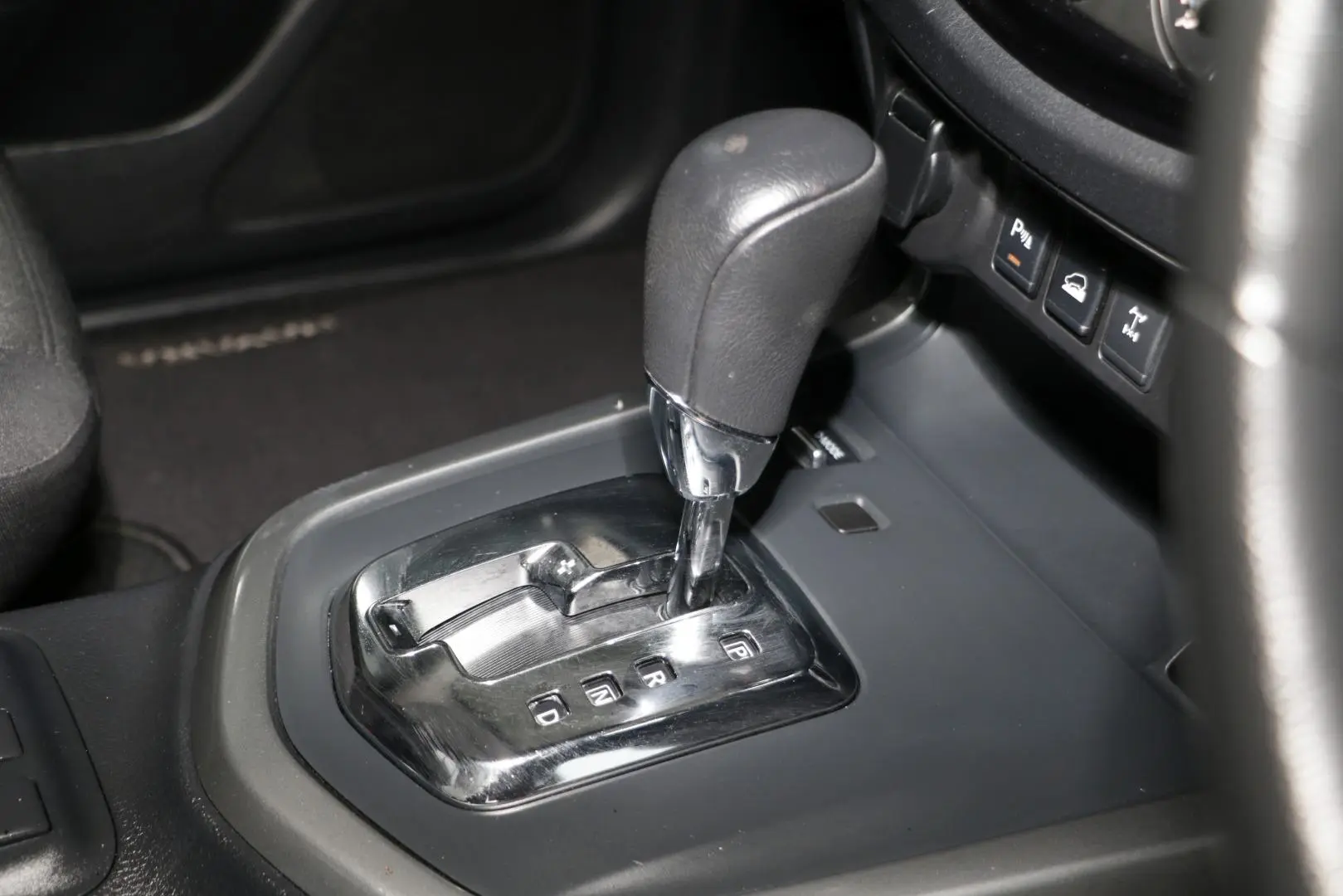 2021 Nissan Navara Gallery Image 14