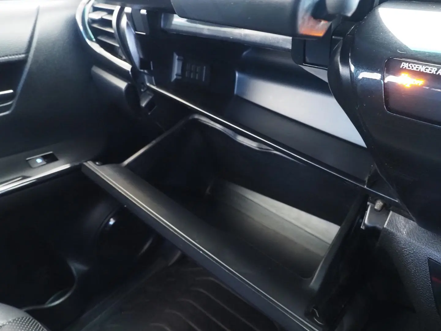 2022 Toyota Hilux Gallery Image 25