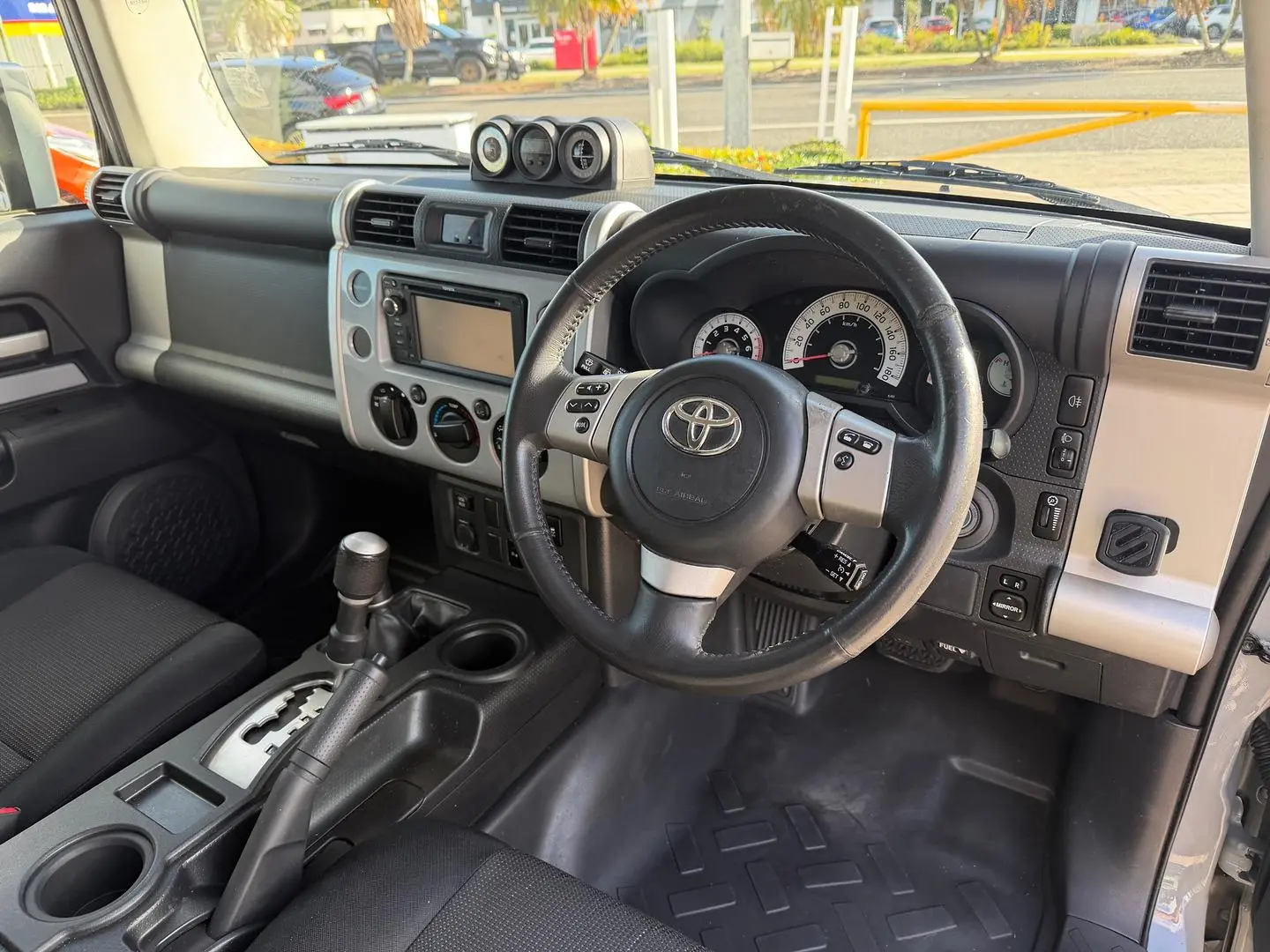 2013 Toyota FJ Cruiser Gallery Image 3