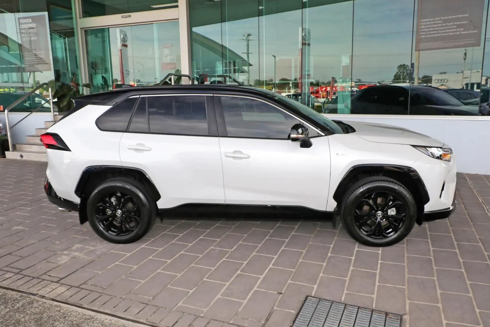 2024 Toyota RAV4 Gallery Image 5