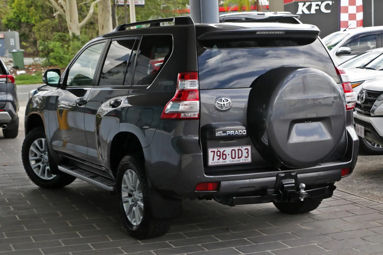 2014 Toyota Landcruiser Prado Gallery Image 2