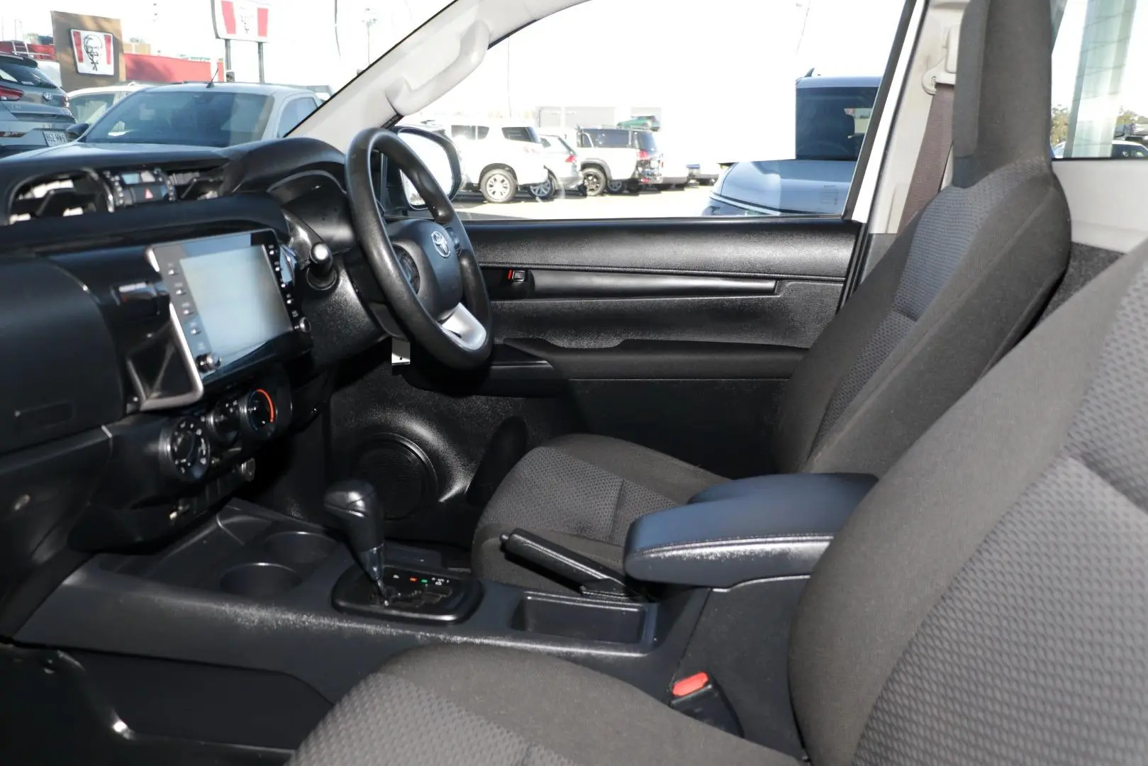 2022 Toyota Hilux Gallery Image 8