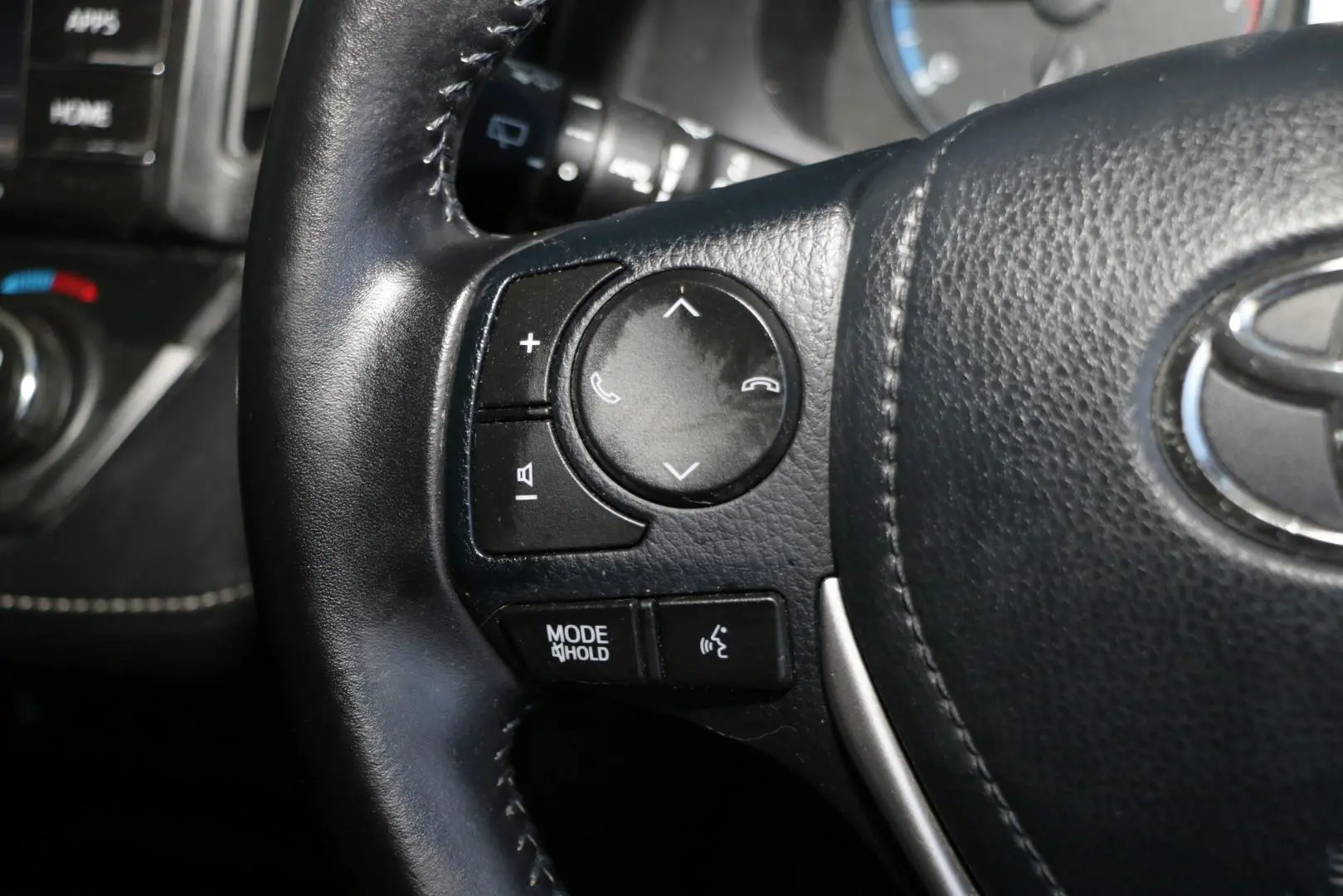 2016 Toyota RAV4 Gallery Image 12