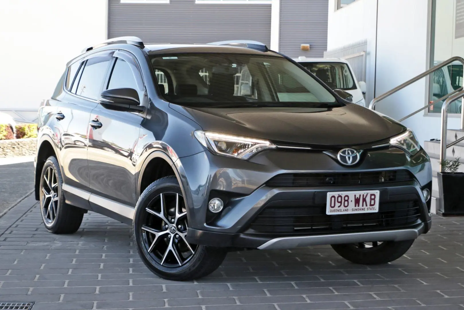 2016 Toyota RAV4 Gallery Image 1