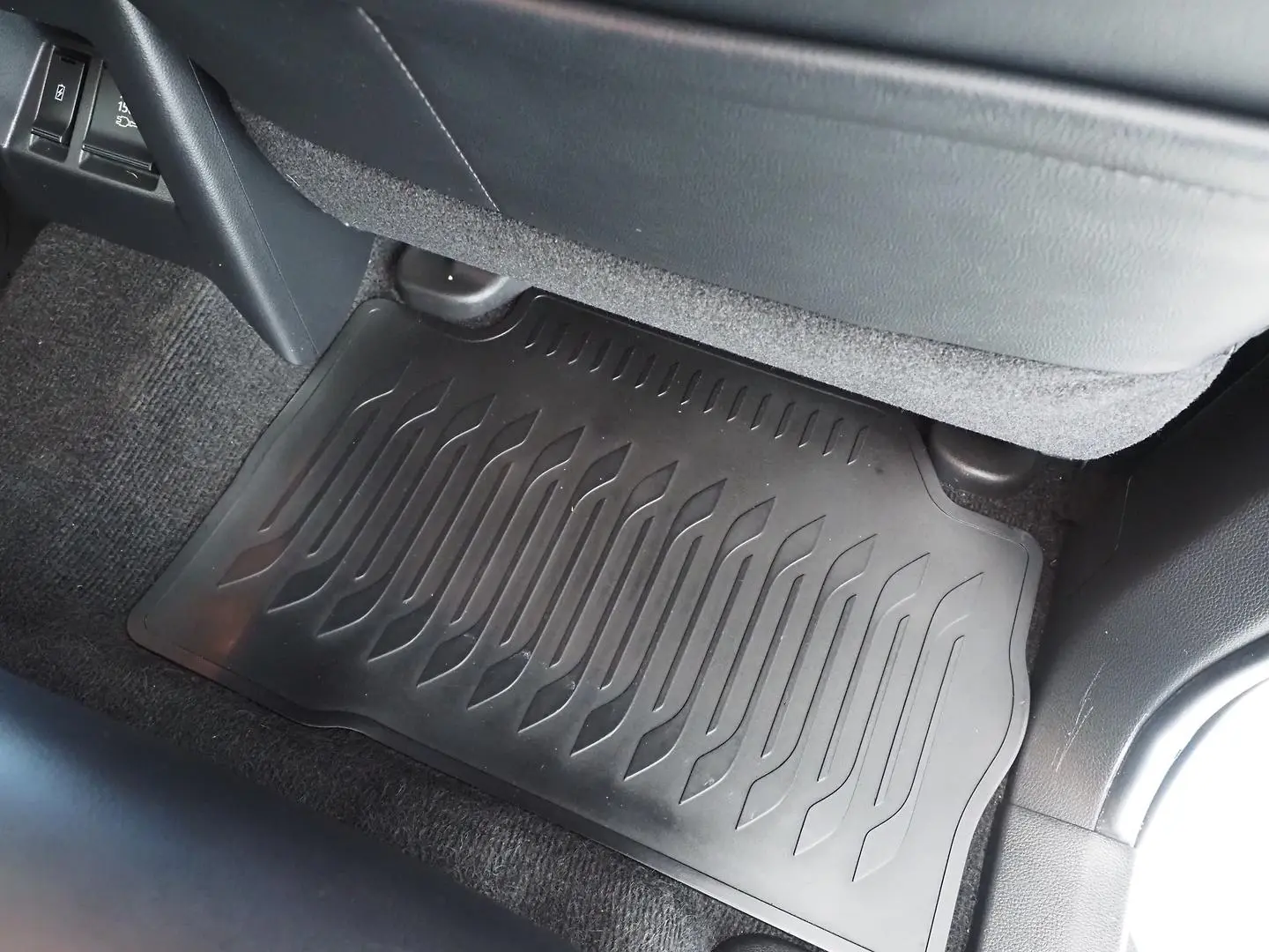 2022 Mitsubishi Pajero Sport Gallery Image 17