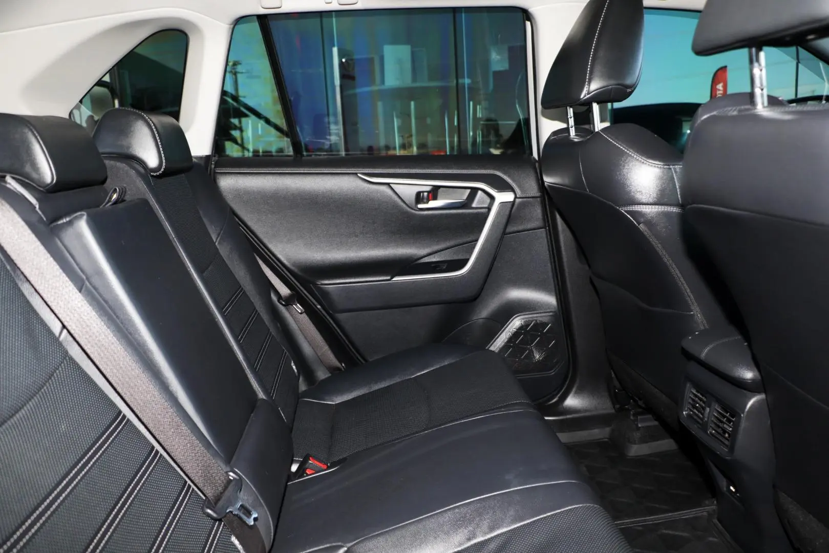 2022 Toyota RAV4 Gallery Image 9