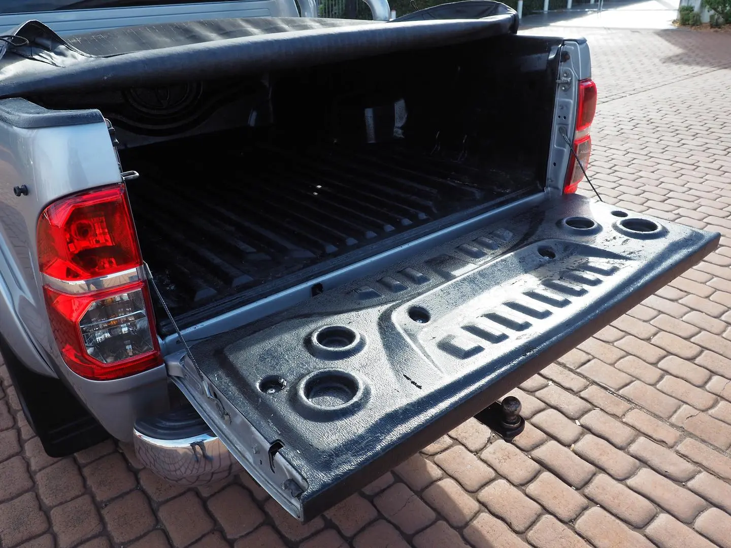 2015 Toyota Hilux Gallery Image 9