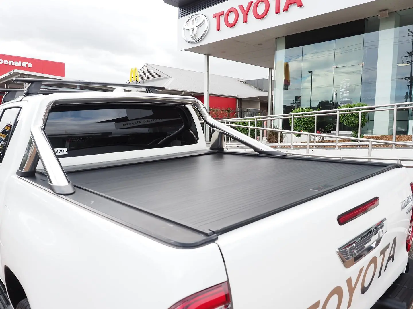 2022 Toyota Hilux Gallery Image 9