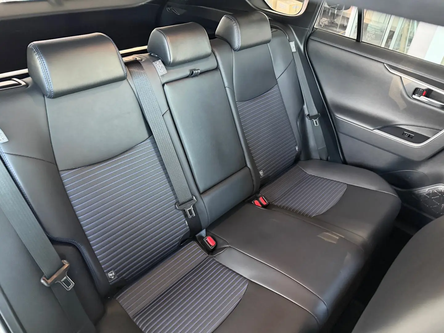 2022 Toyota RAV4 Gallery Image 11