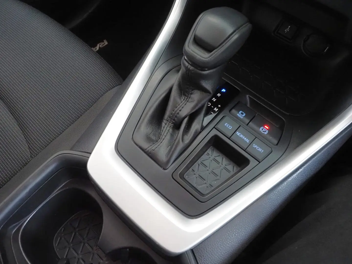 2020 Toyota RAV4 Gallery Image 19