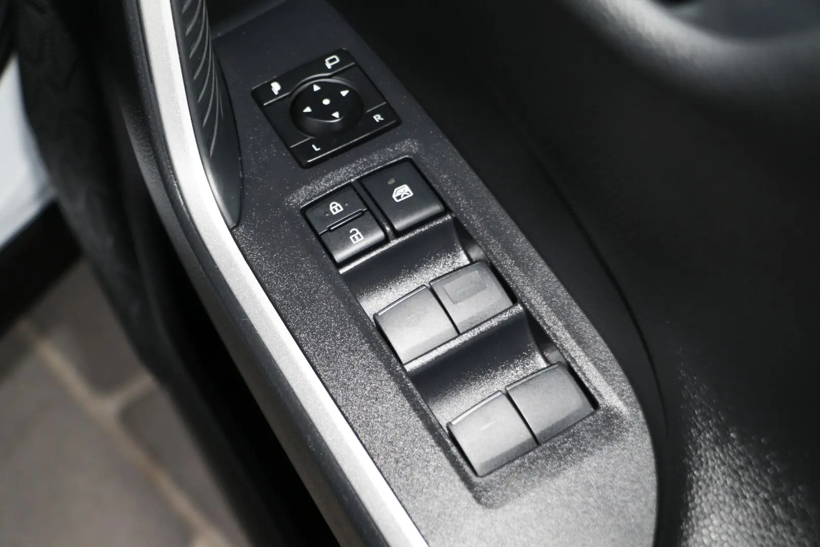 2024 Toyota RAV4 Gallery Image 18