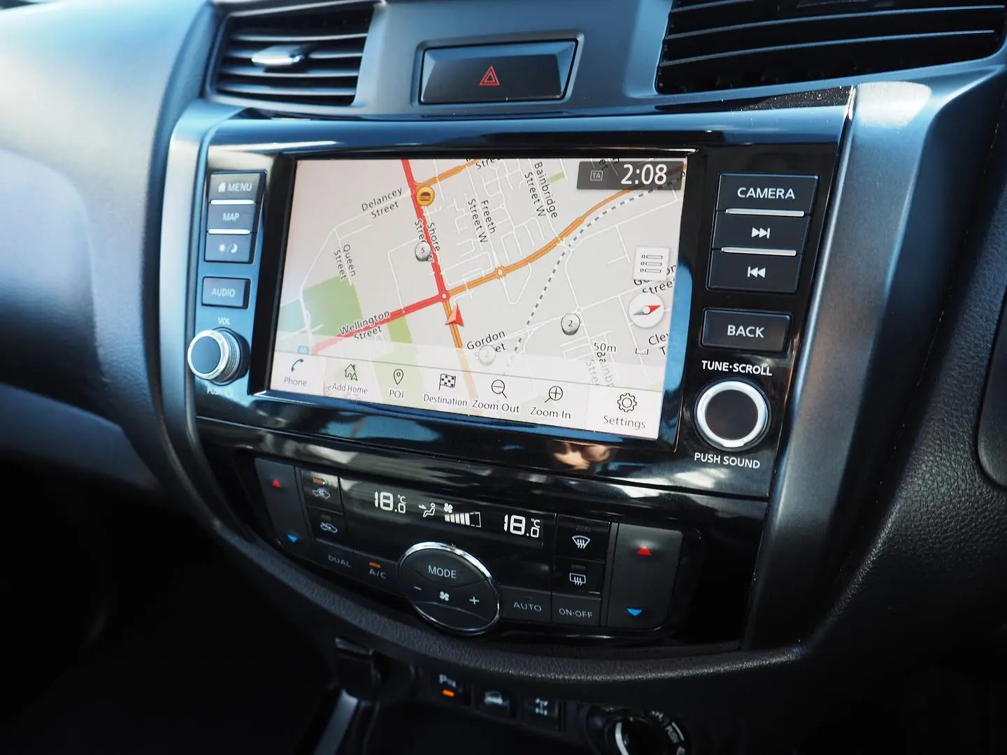 2021 Nissan Navara Gallery Image 14
