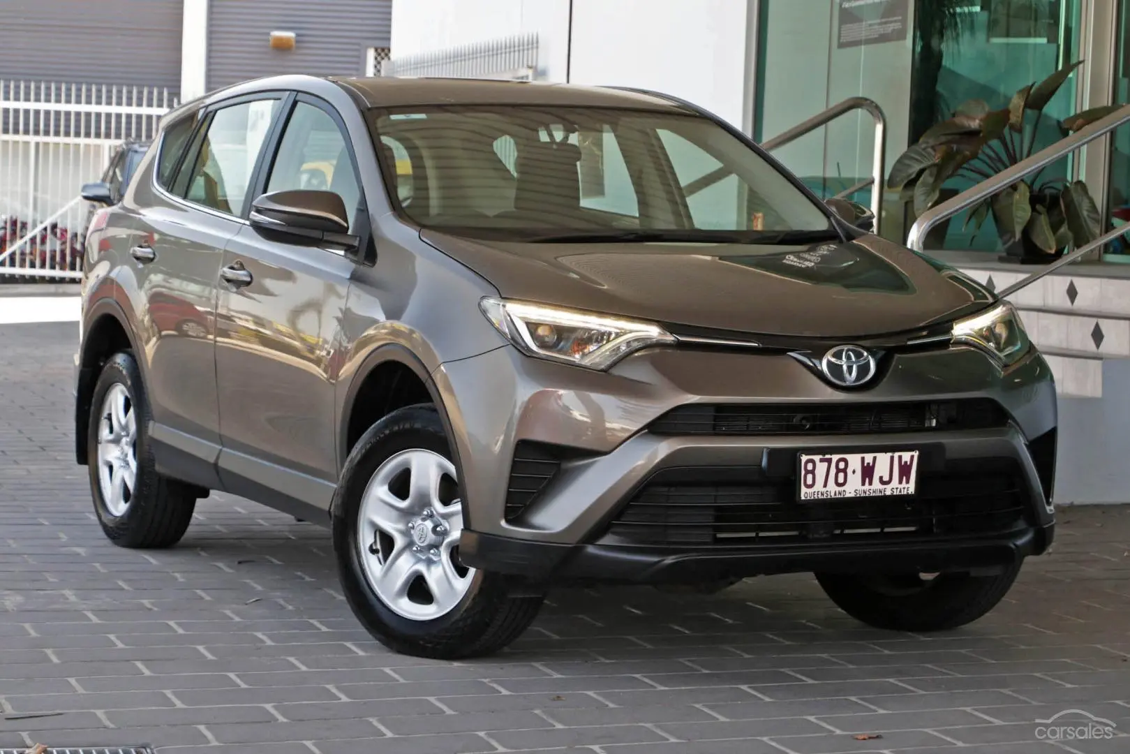 2016 Toyota RAV4 Image 1