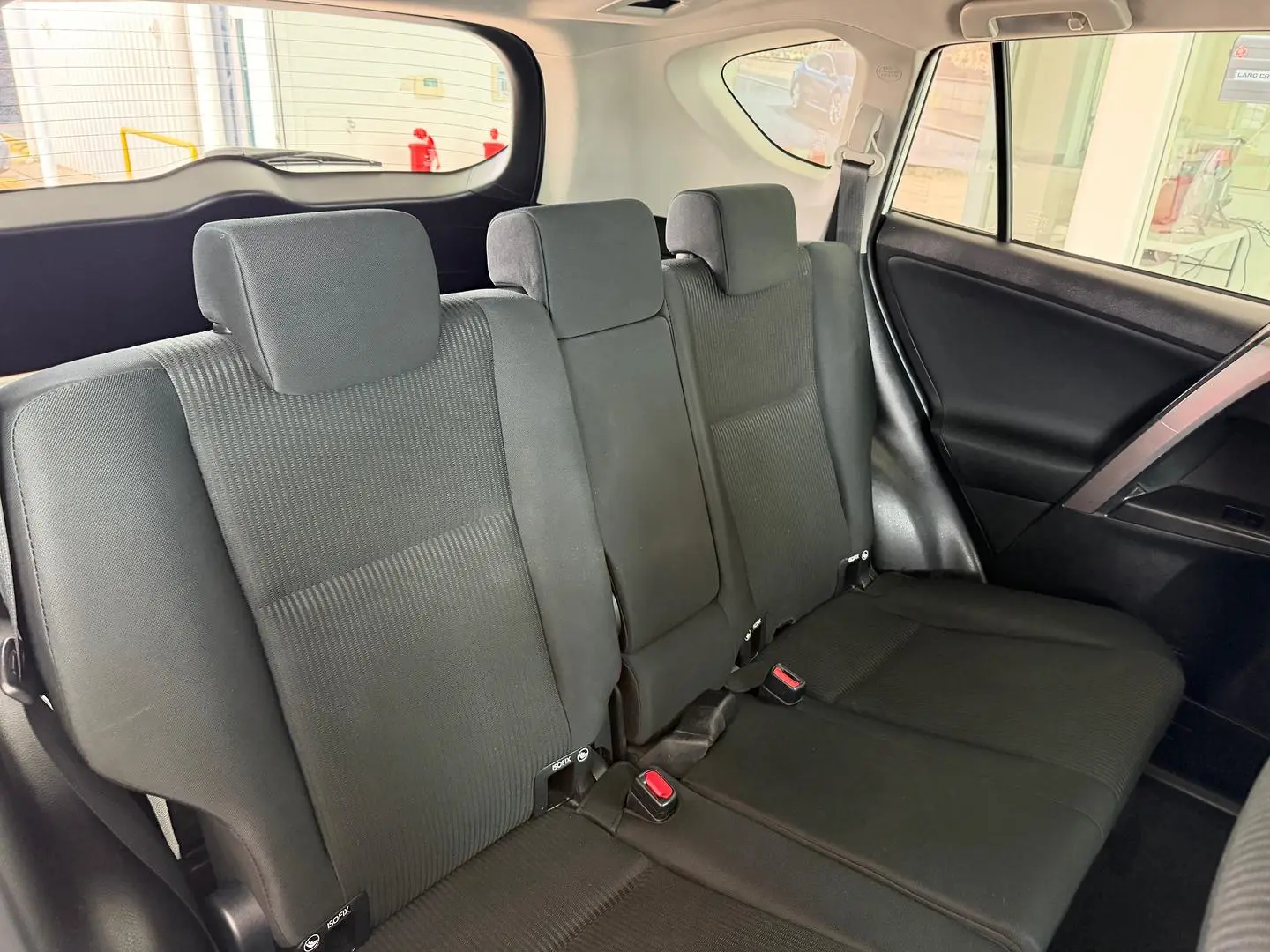 2018 Toyota RAV4 Gallery Image 7