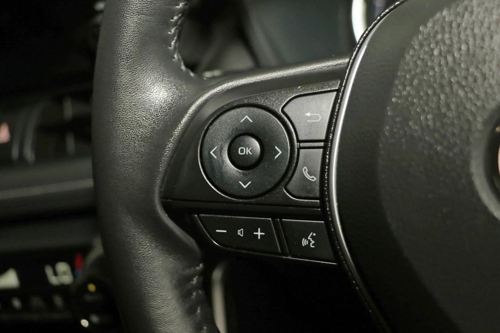 2025 Toyota RAV4 Gallery Image 16