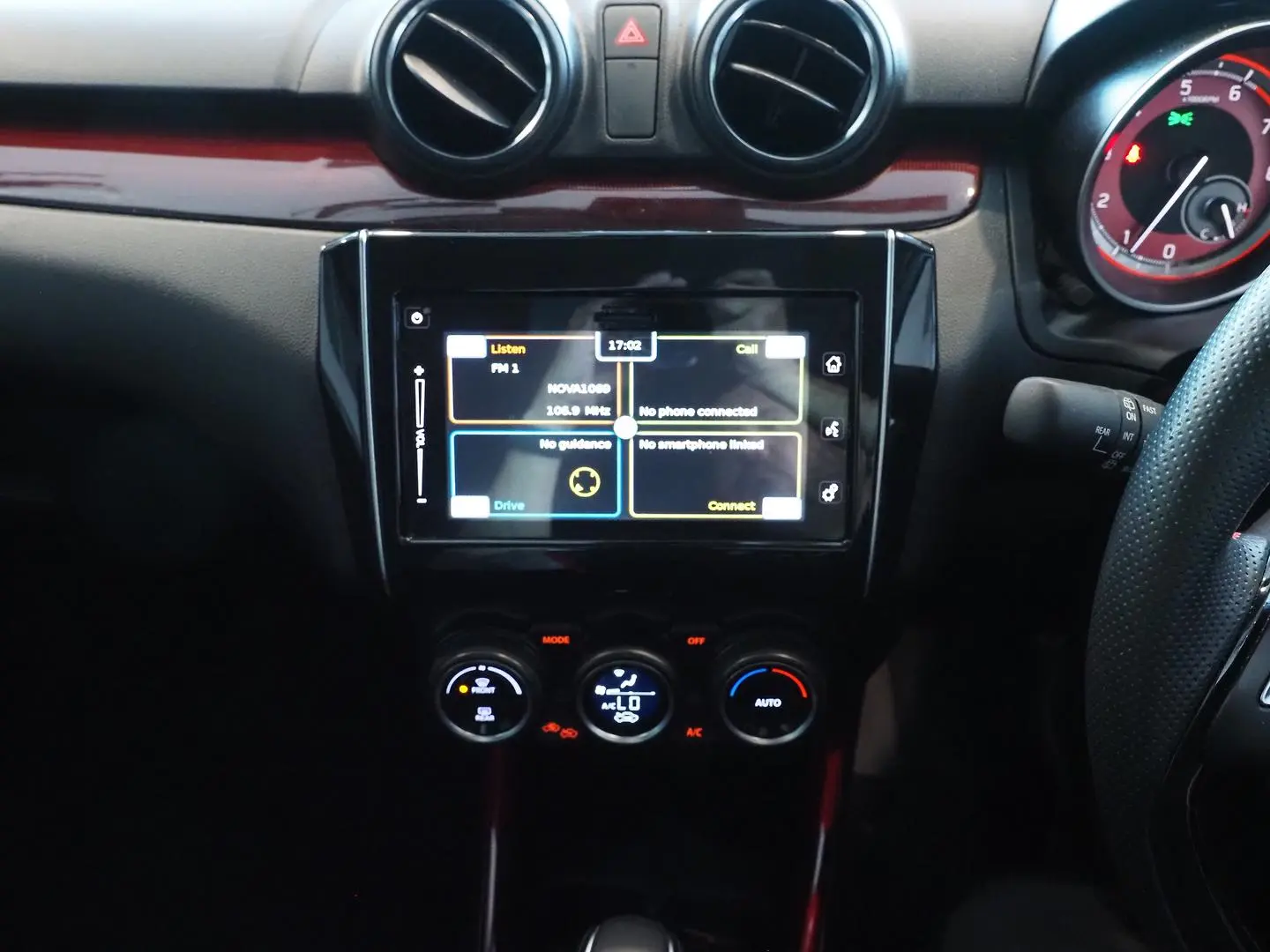 2020 Suzuki Swift Gallery Image 23