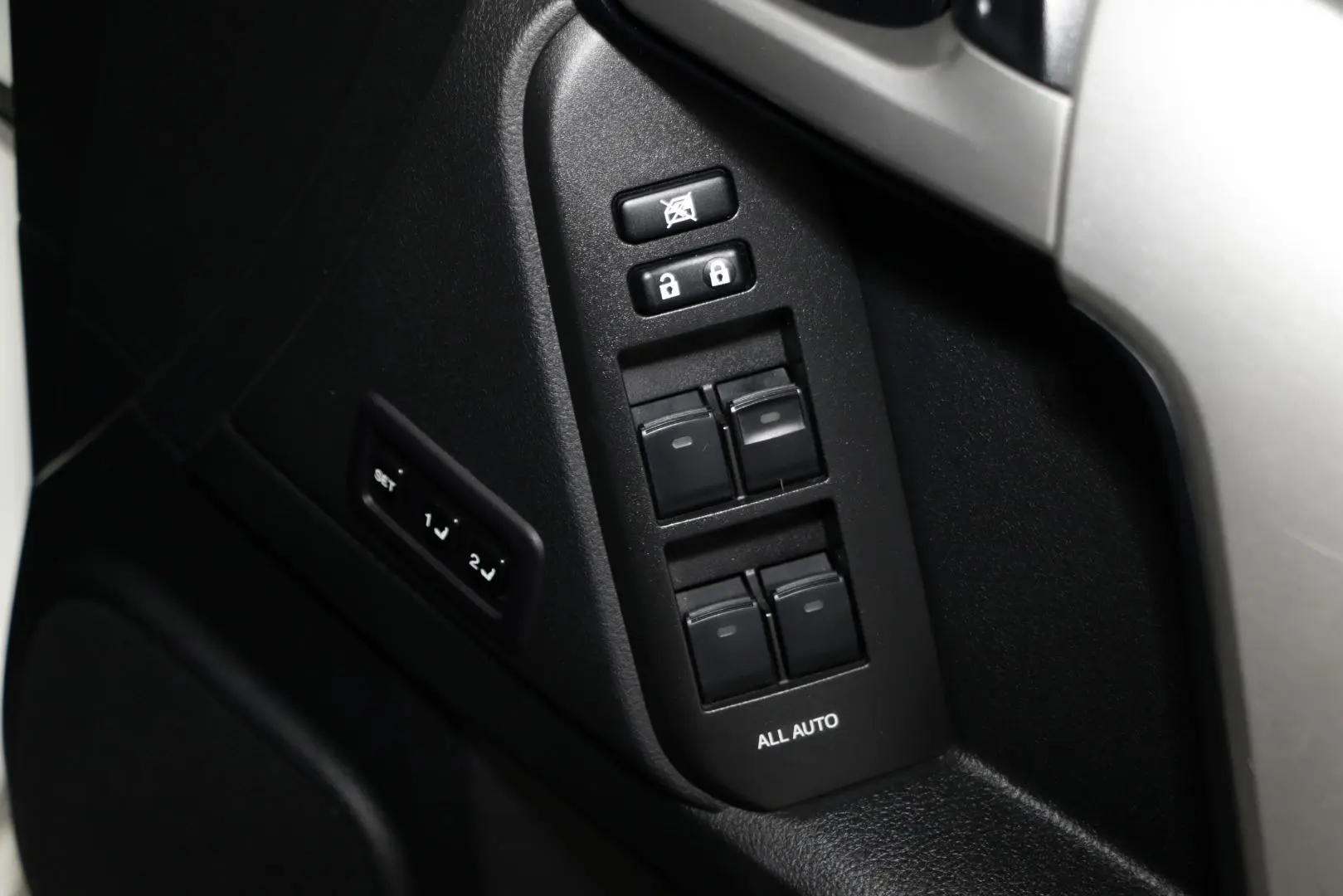 2020 Toyota Landcruiser Prado Gallery Image 19