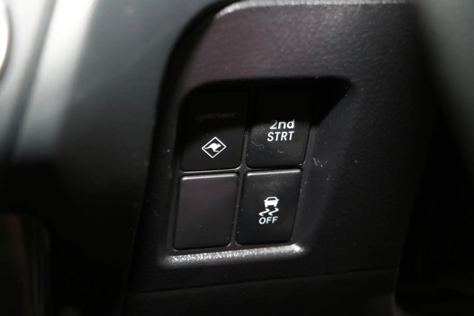 2017 Toyota Landcruiser Prado Gallery Image 15