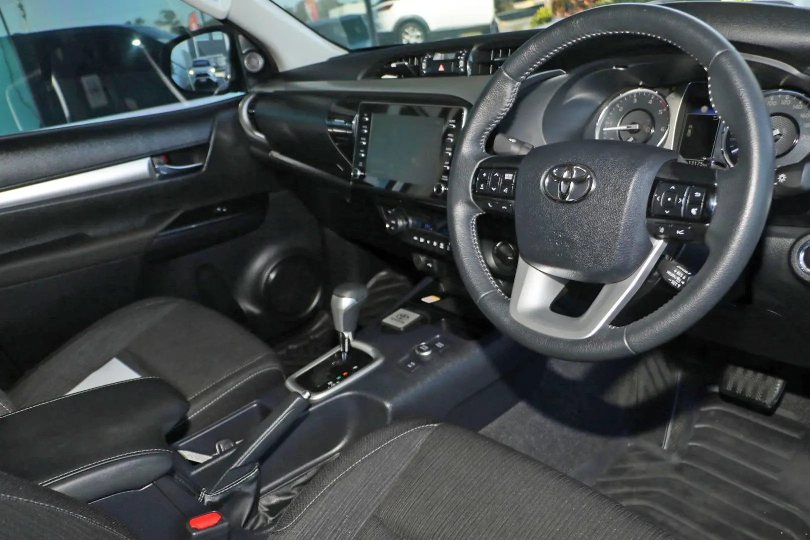 2025 Toyota Hilux Gallery Image 7