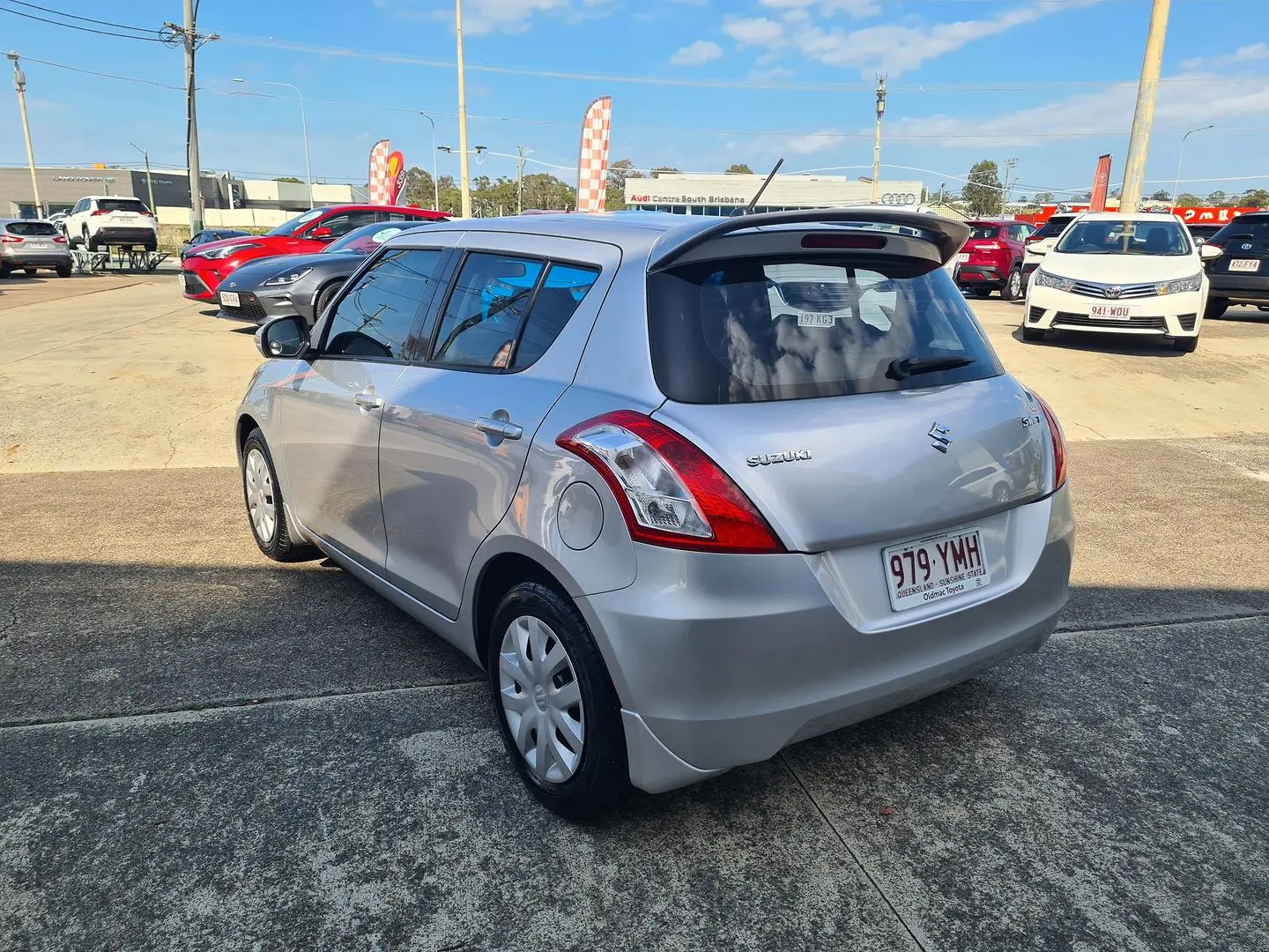 2011 Suzuki Swift Image 2