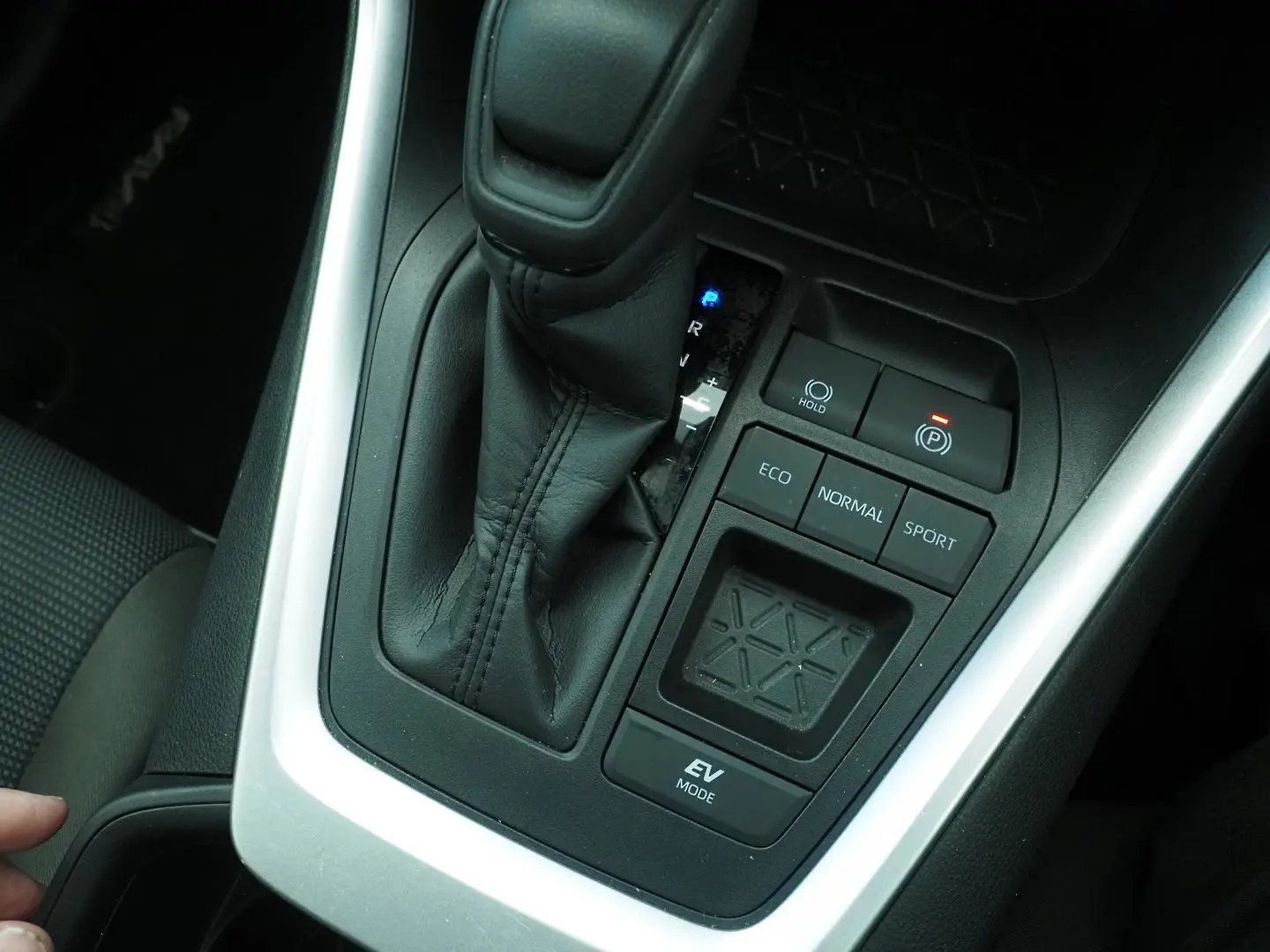 2024 Toyota RAV4 Gallery Image 24