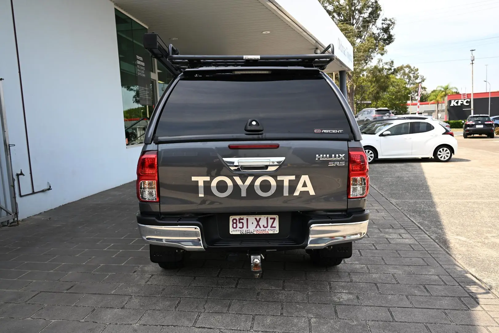 2017 Toyota Hilux Gallery Image 6