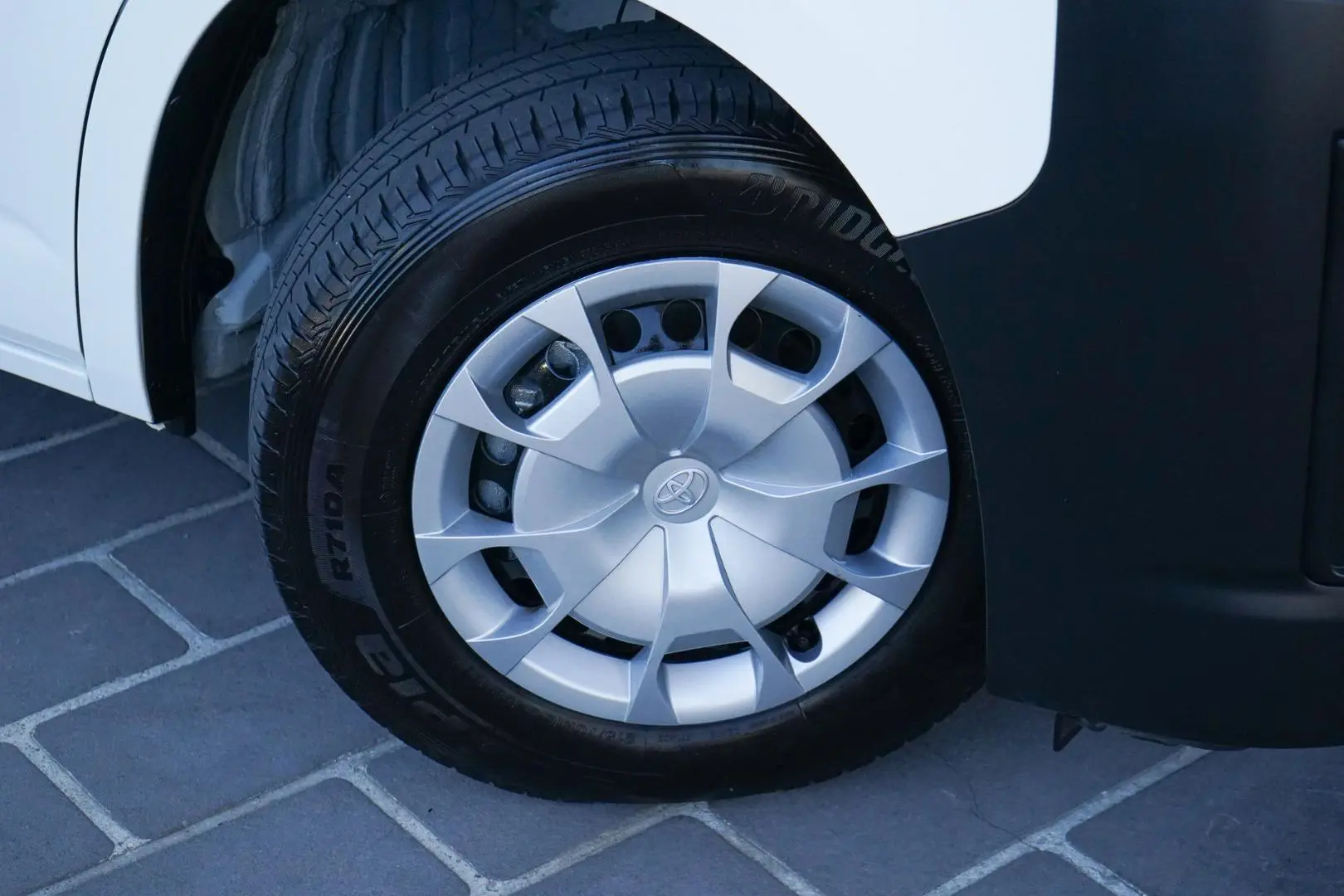 2025 Toyota Hiace Gallery Image 25
