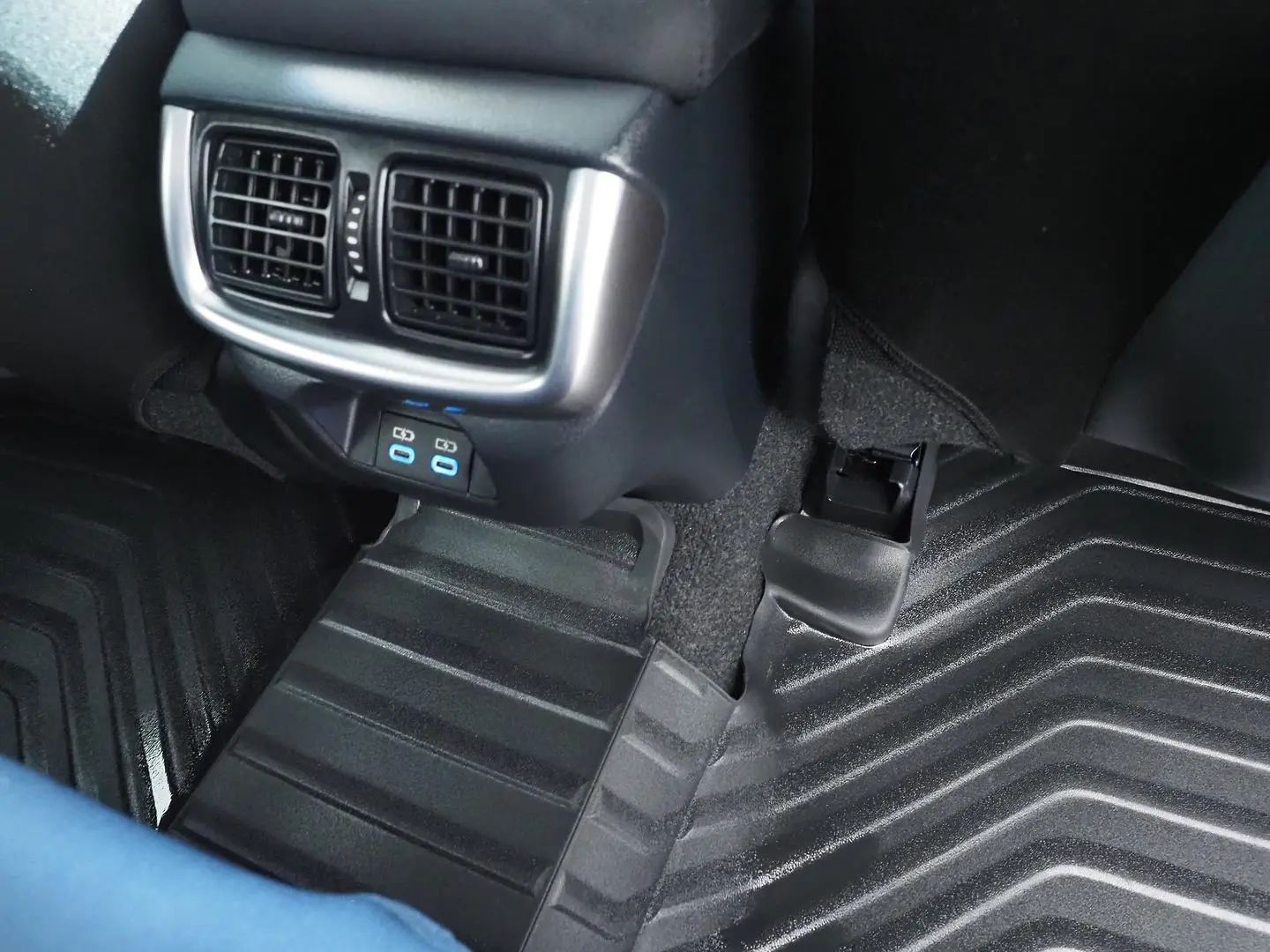 2025 Toyota Hilux Gallery Image 21