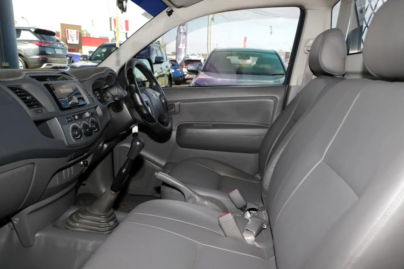 2013 Toyota Hilux Gallery Image 8