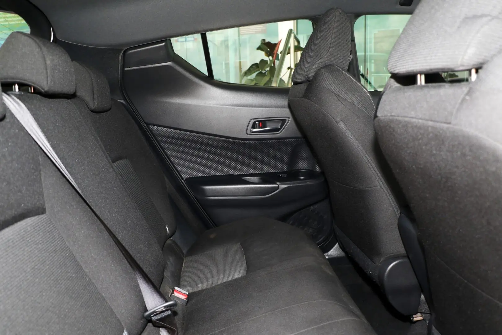 2018 Toyota C-HR Gallery Image 9