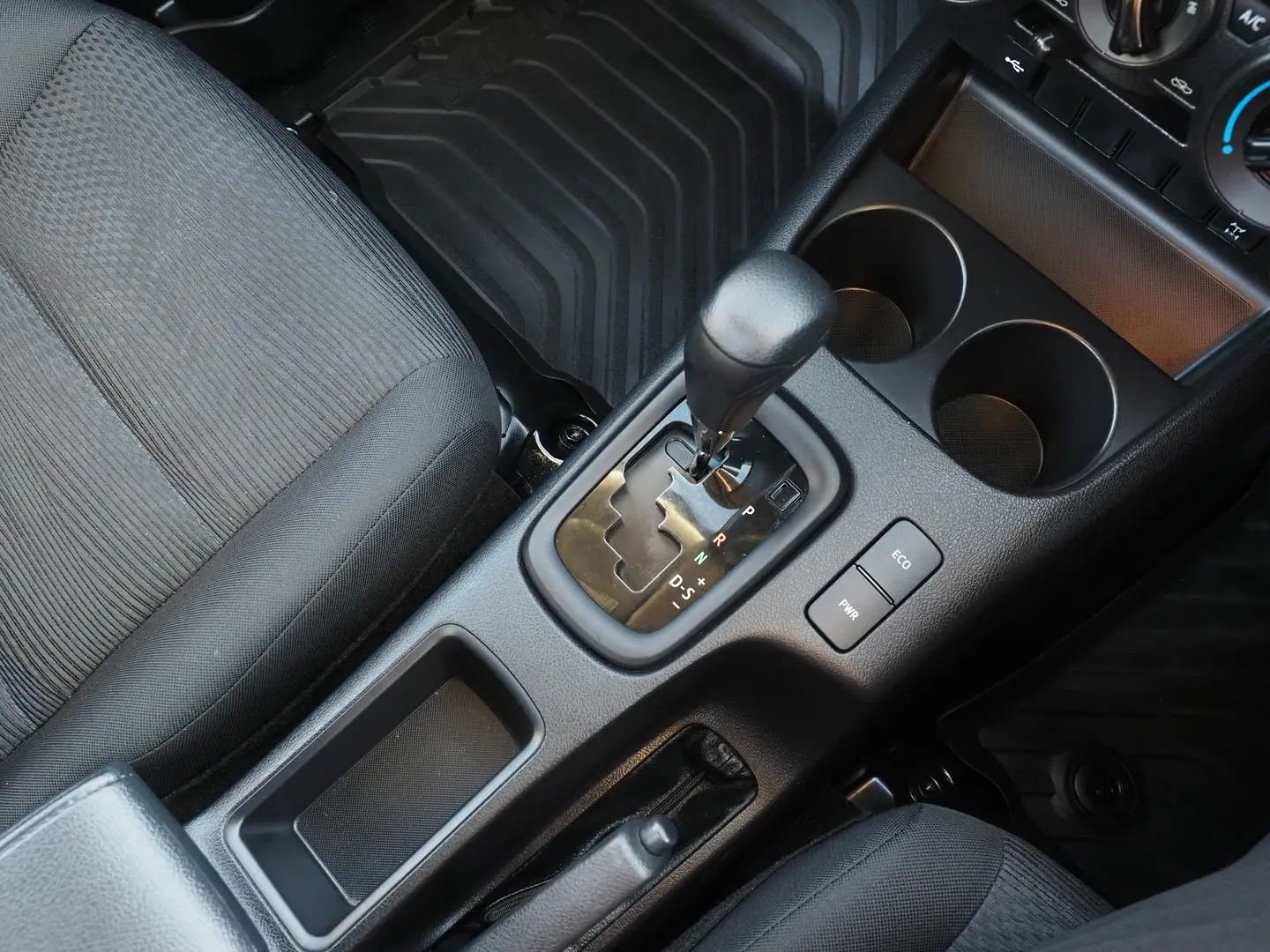 2023 Toyota Hilux Gallery Image 17