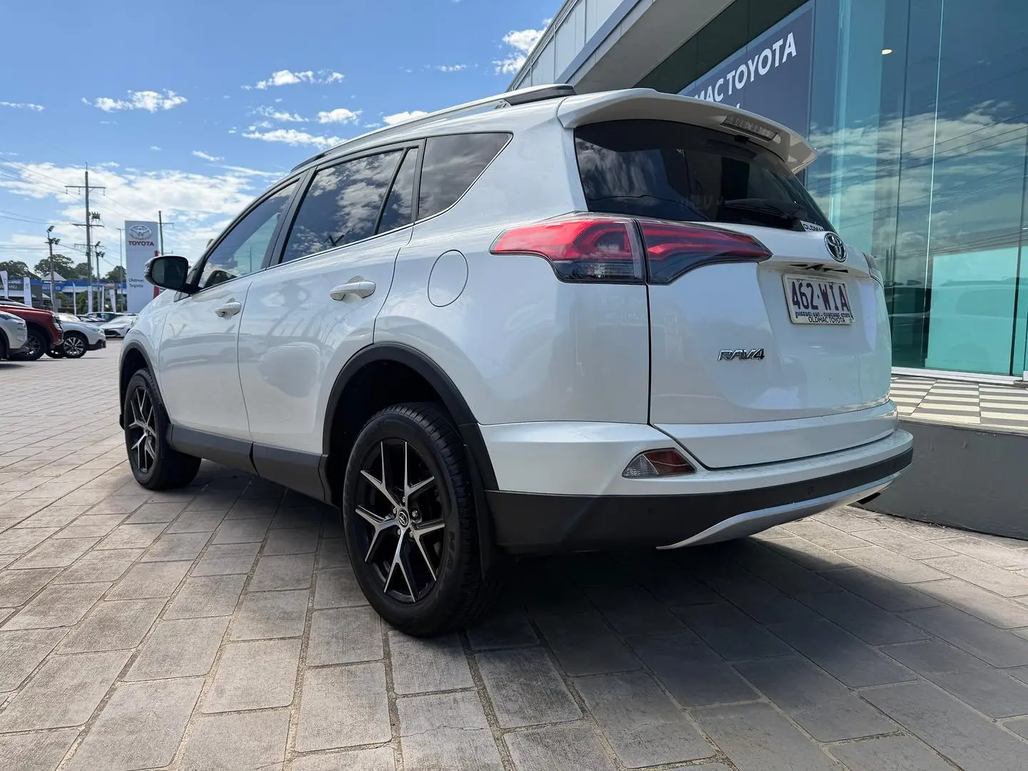 2016 Toyota RAV4 Gallery Image 4