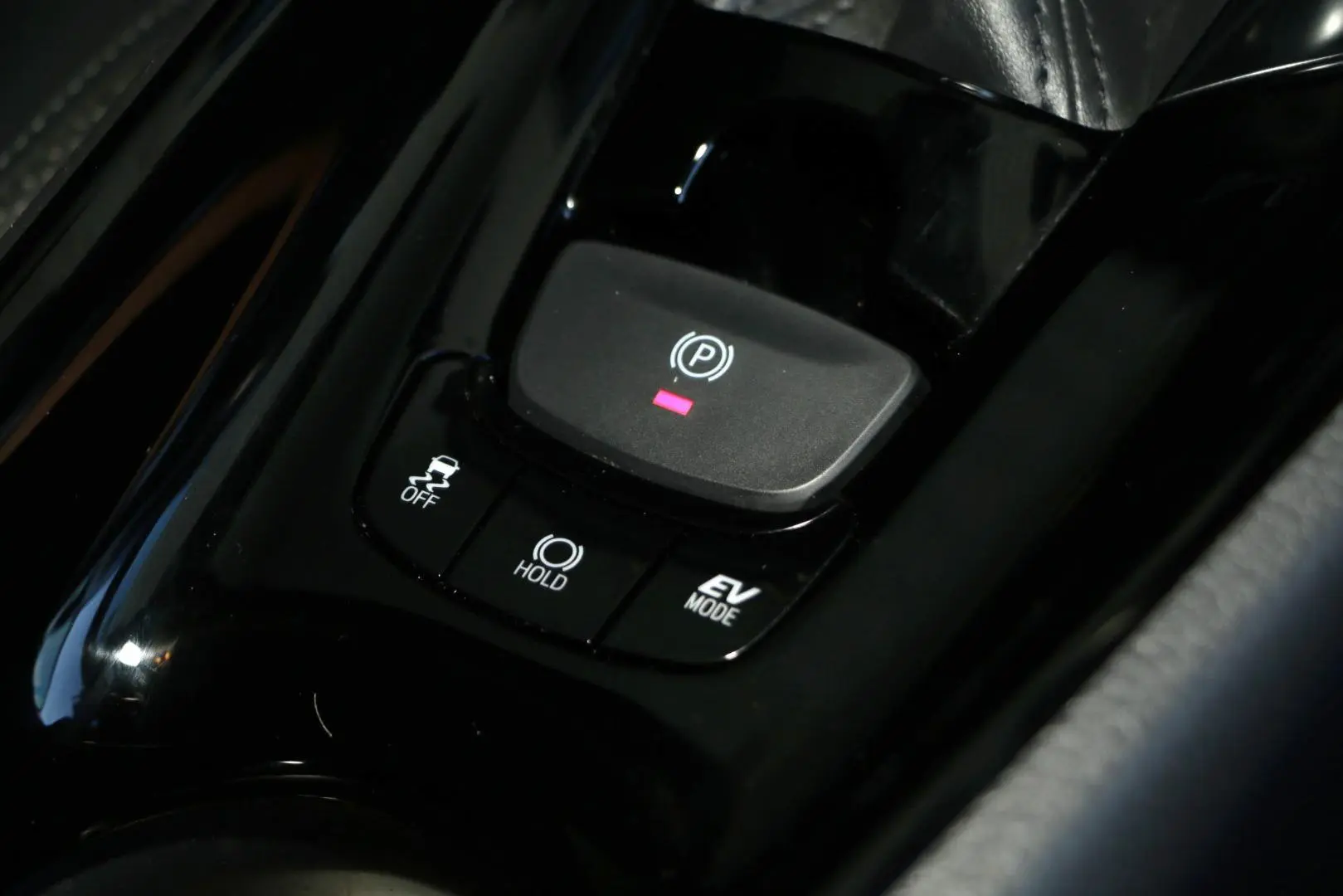 2021 Toyota C-HR Gallery Image 18