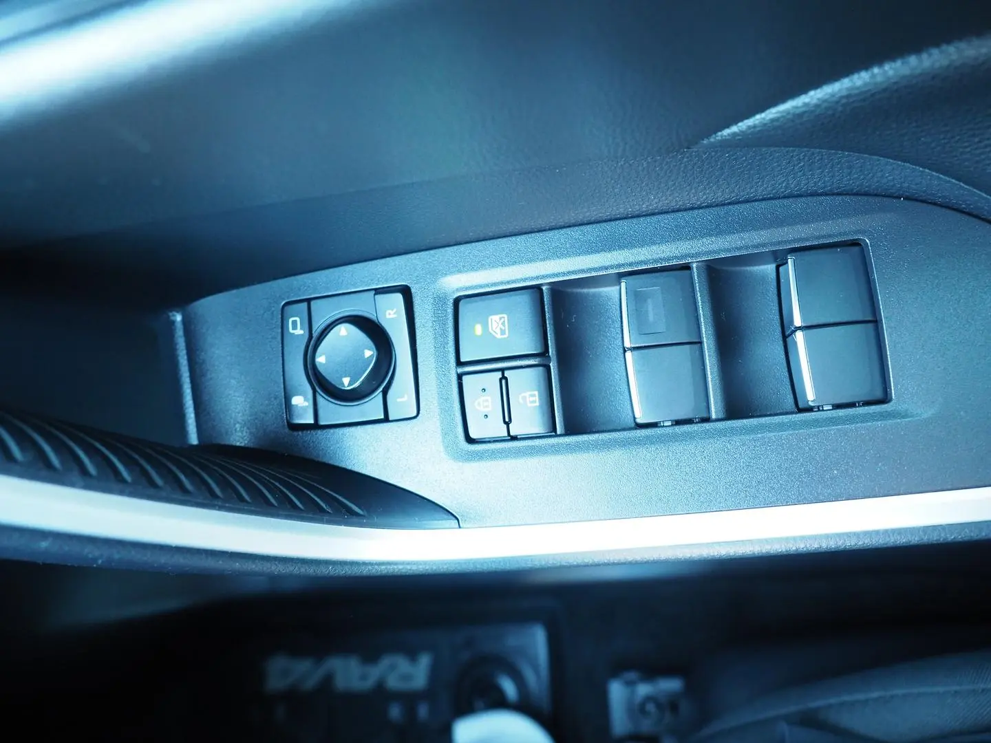 2021 Toyota RAV4 Gallery Image 24
