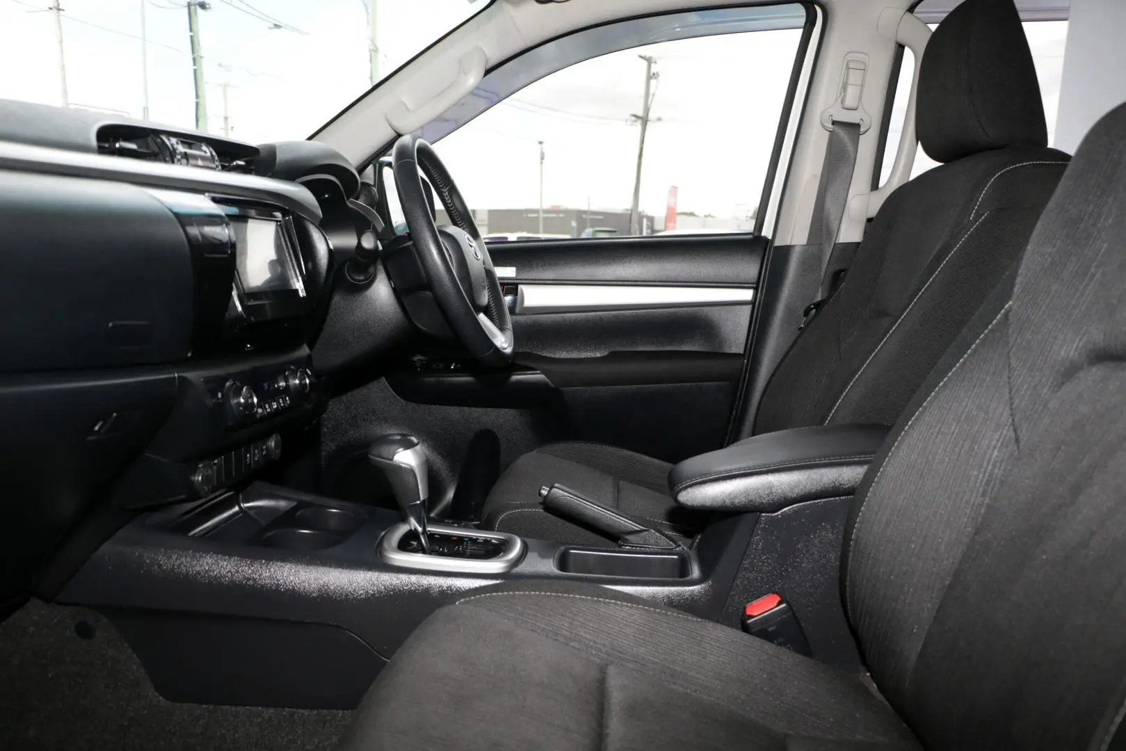2018 Toyota Hilux Gallery Image 7