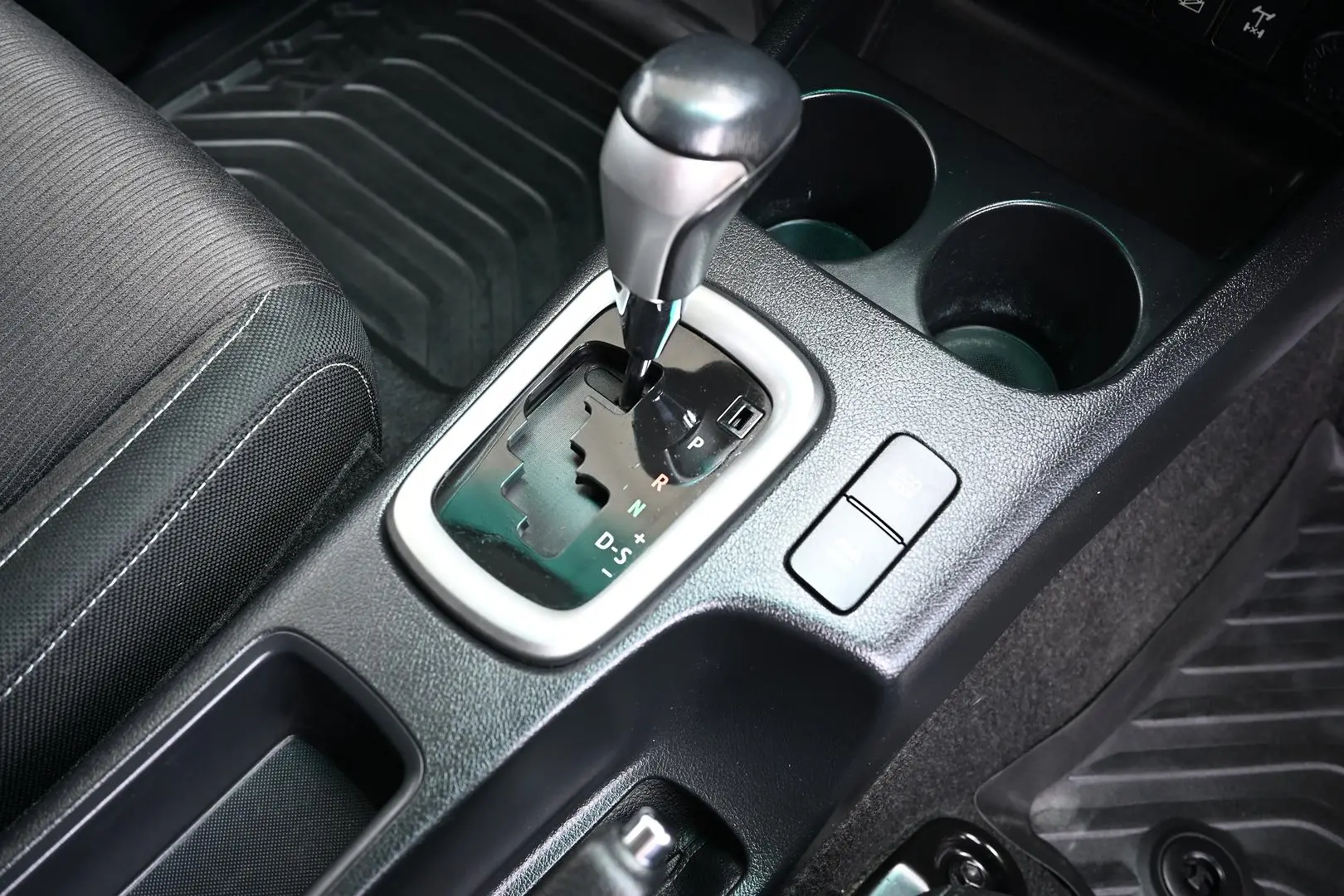 2017 Toyota Hilux Gallery Image 14
