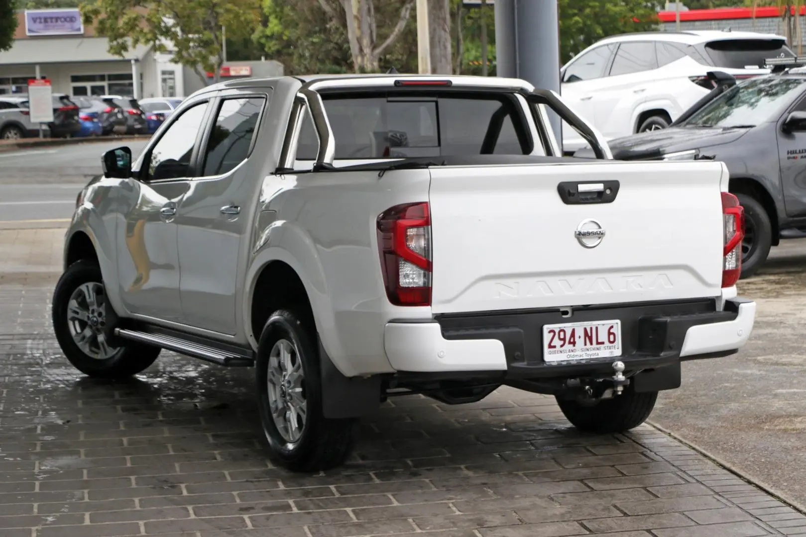 2021 Nissan Navara Gallery Image 2