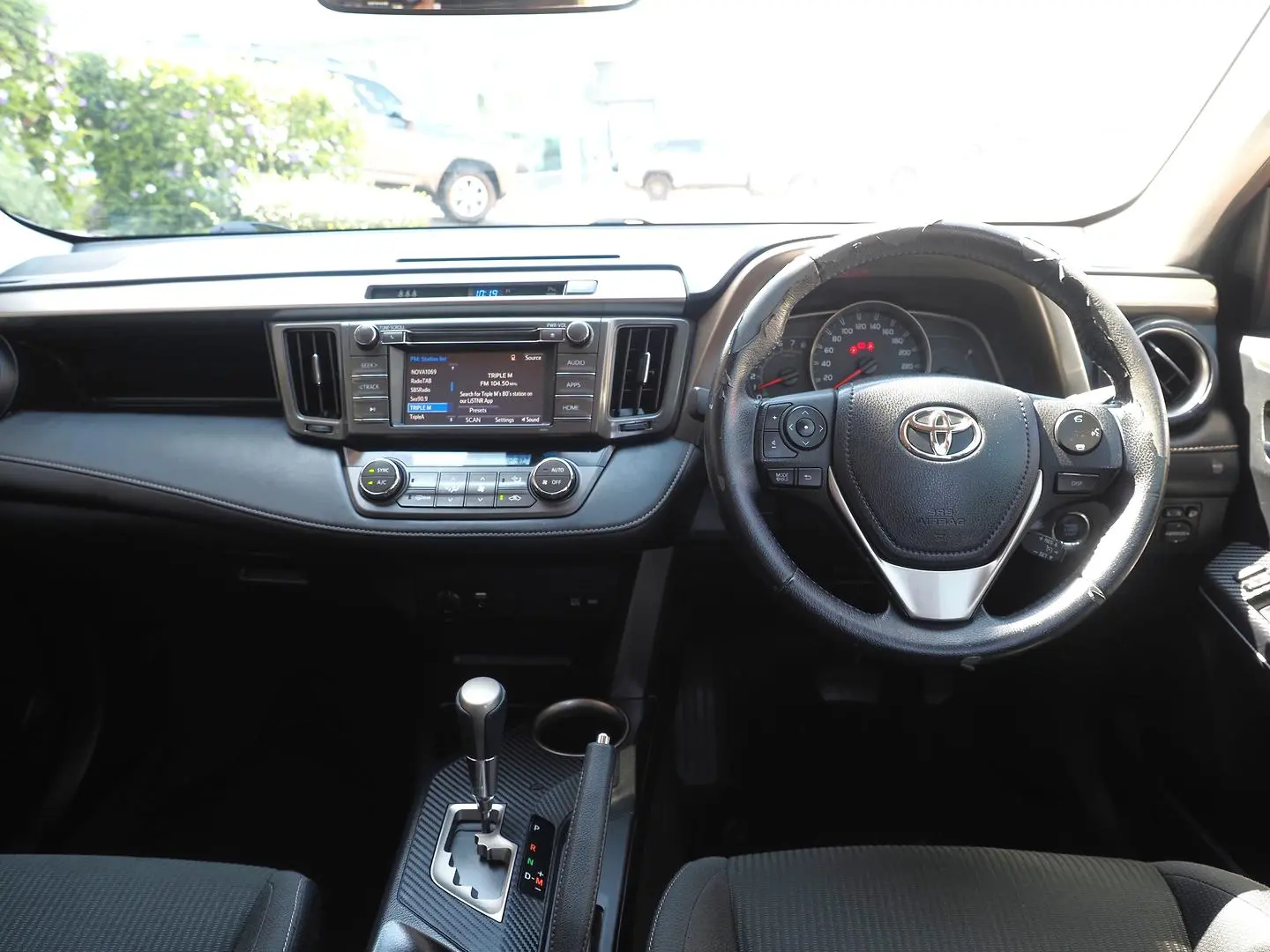 2015 Toyota RAV4 Gallery Image 15