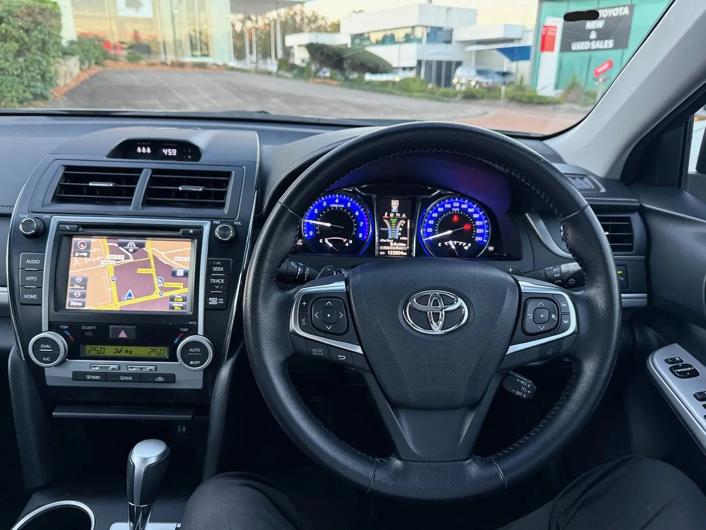 2016 Toyota Camry Gallery Image 4