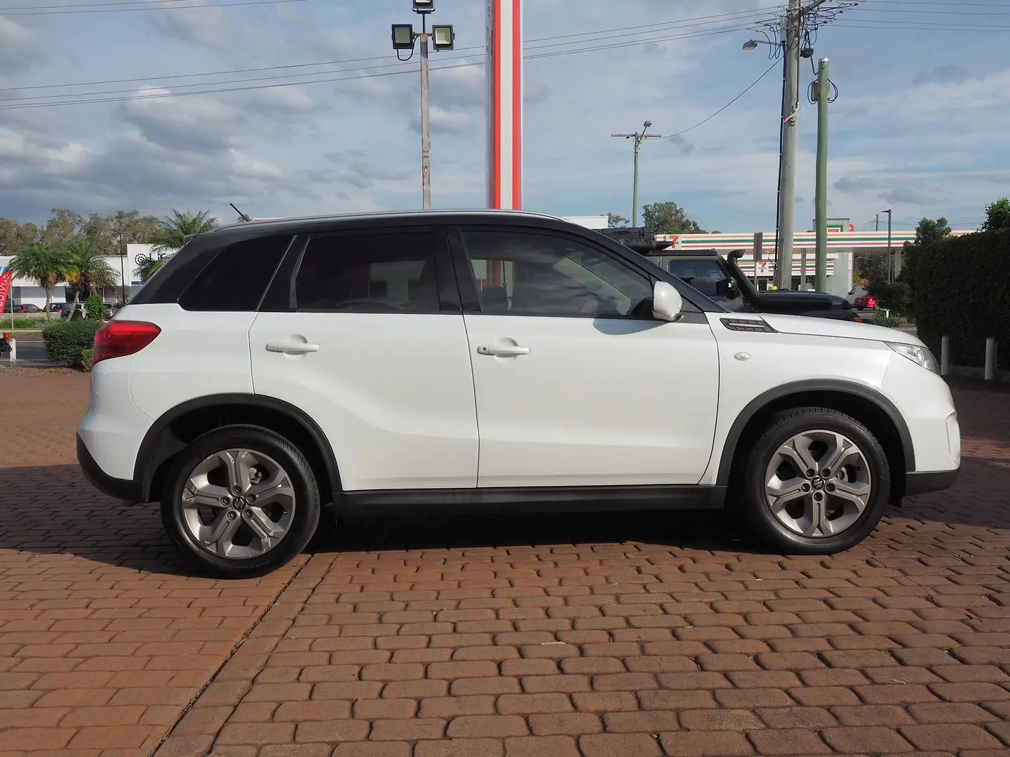 2017 Suzuki Vitara Gallery Image 3