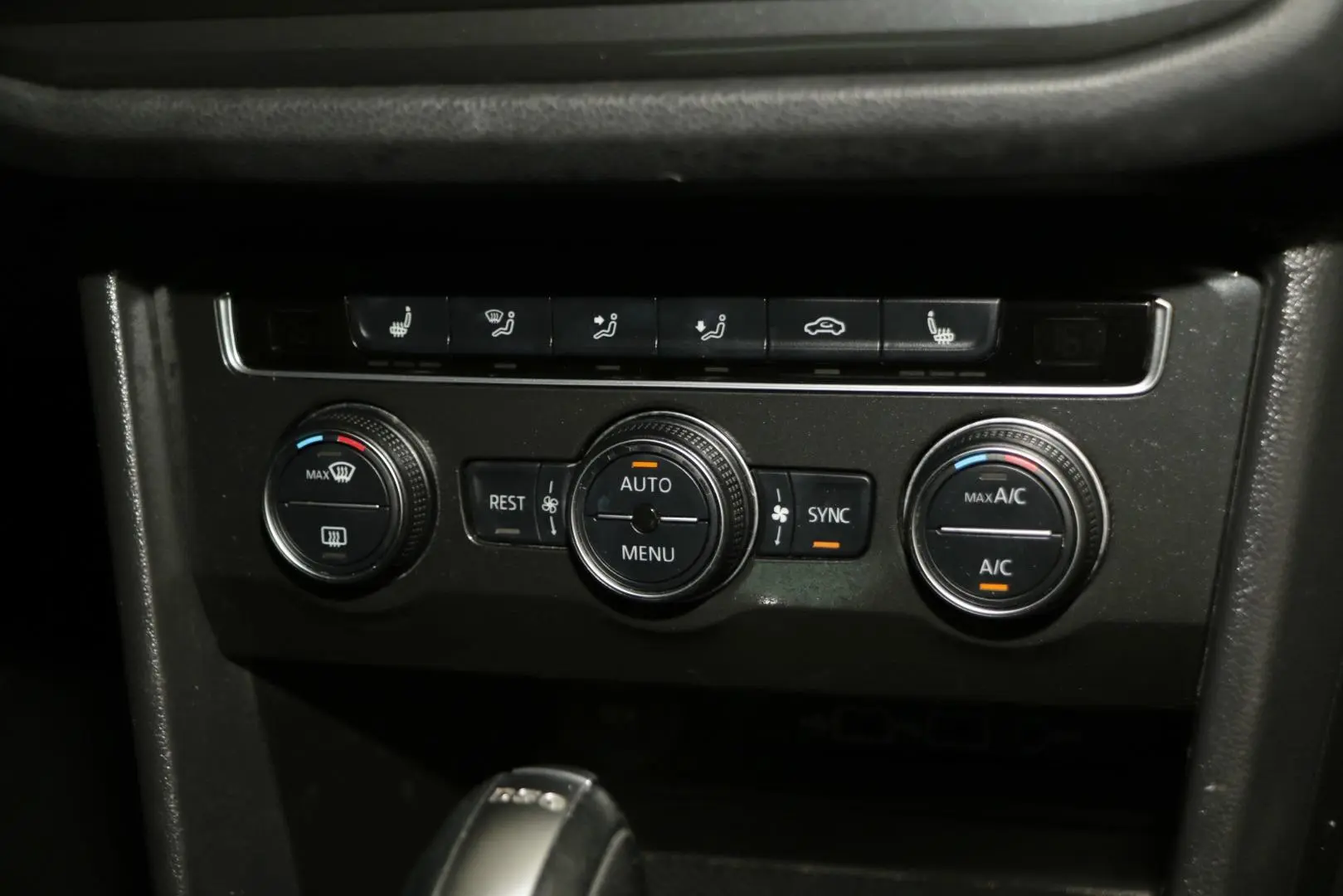 2018 Volkswagen Tiguan Gallery Image 19