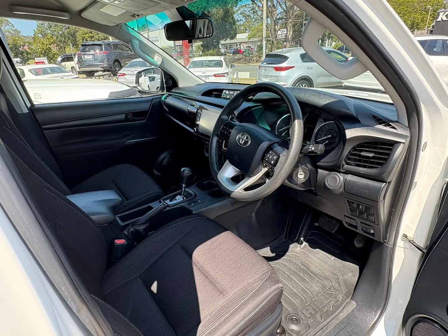 2022 Toyota Hilux Gallery Image 2
